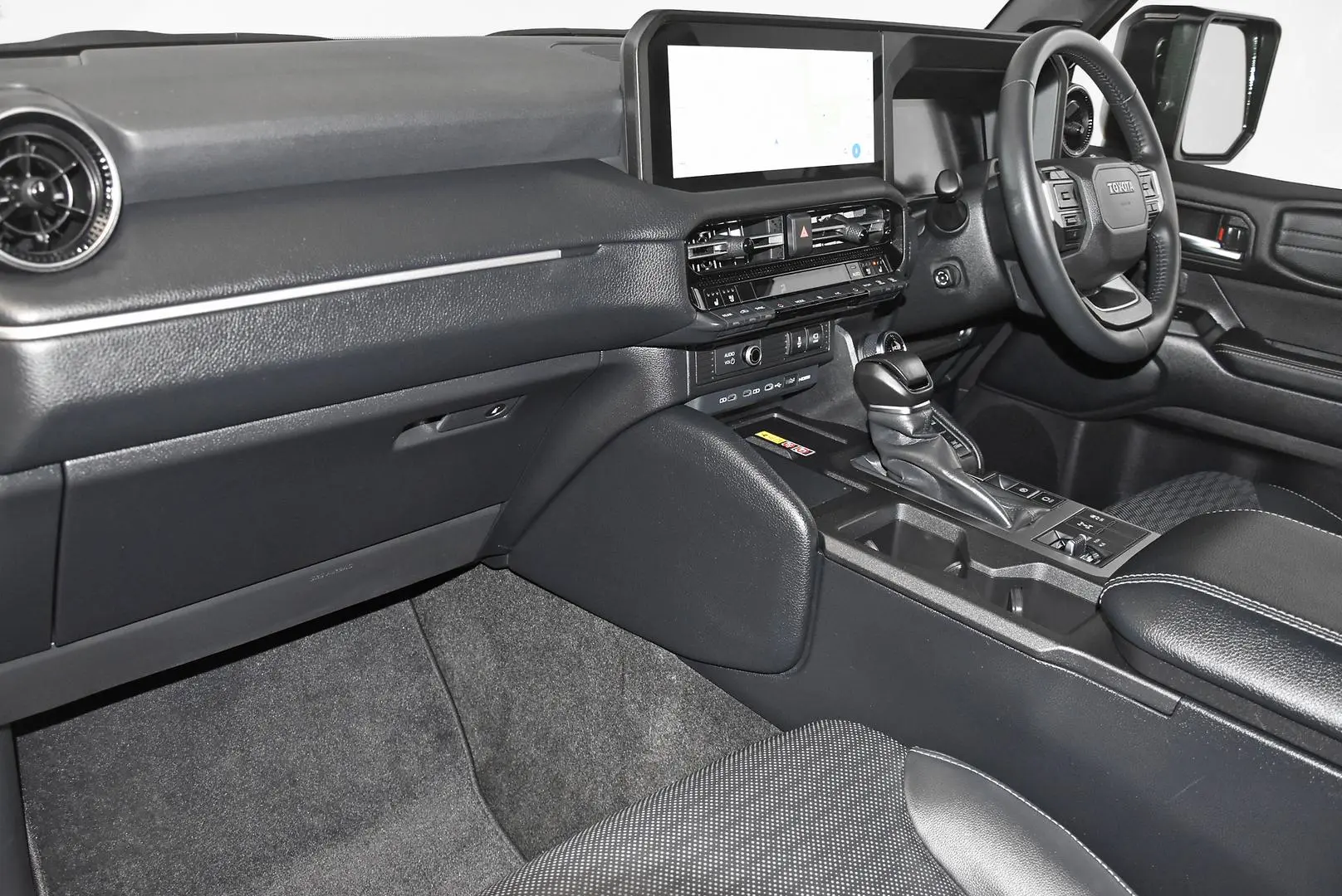 2024 Toyota Landcruiser Prado Gallery Image 16