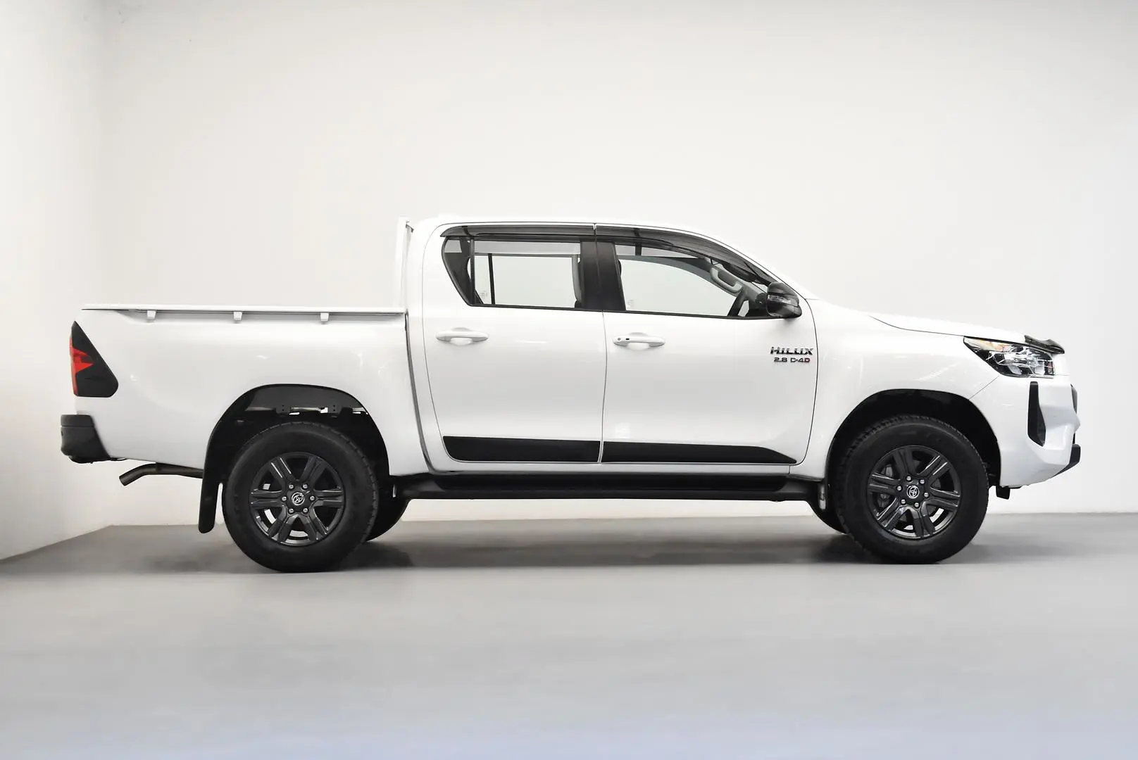 2025 Toyota Hilux Gallery Image 3