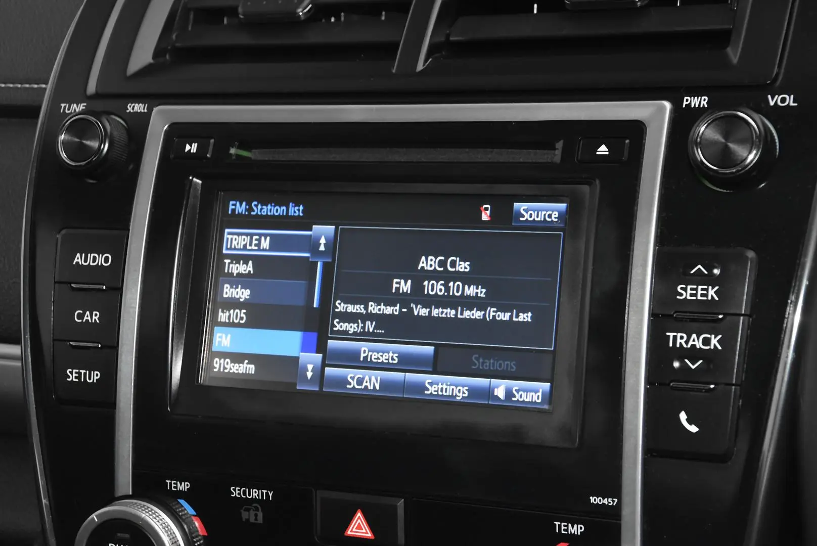 2017 Toyota Camry Gallery Image 12