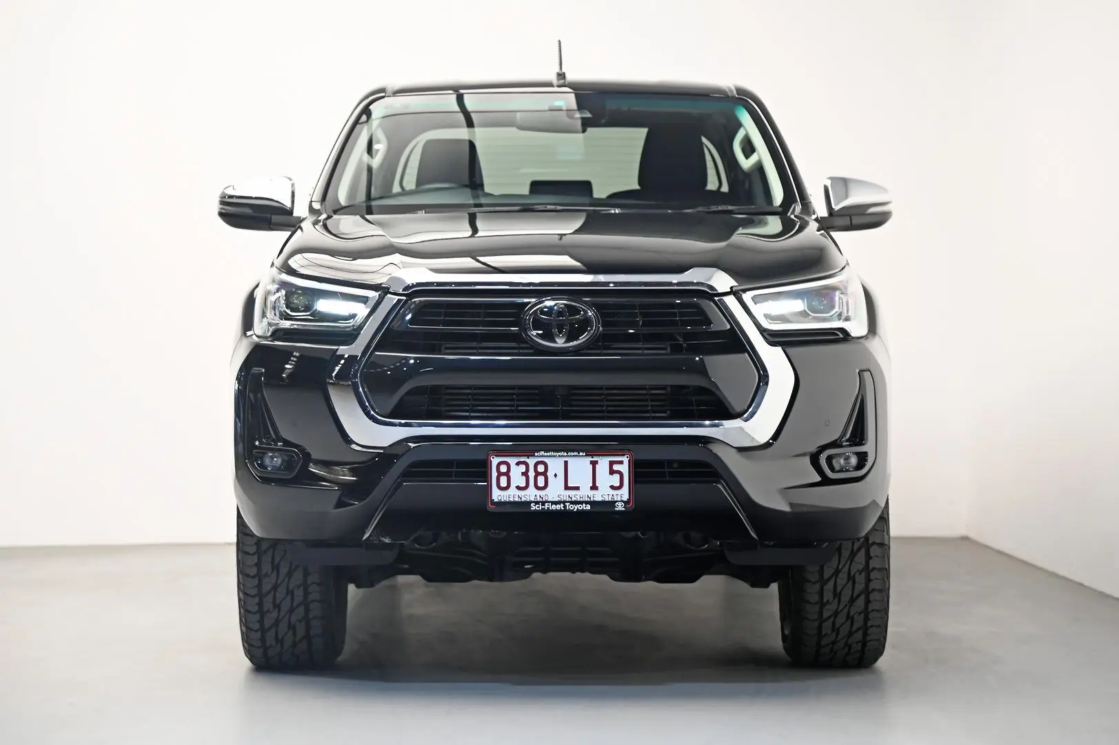 2021 Toyota Hilux Gallery Image 2