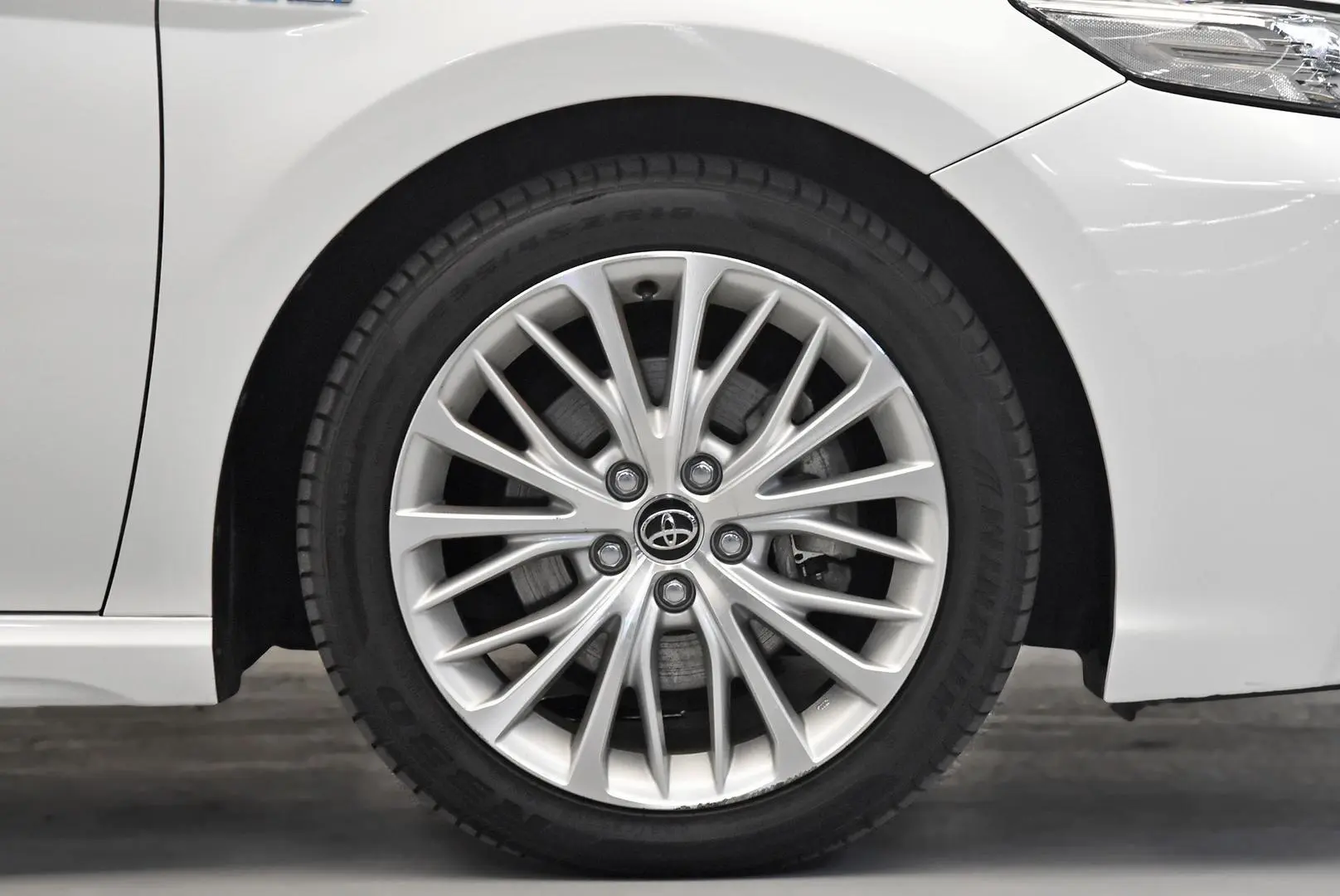 2017 Toyota Camry Gallery Image 23