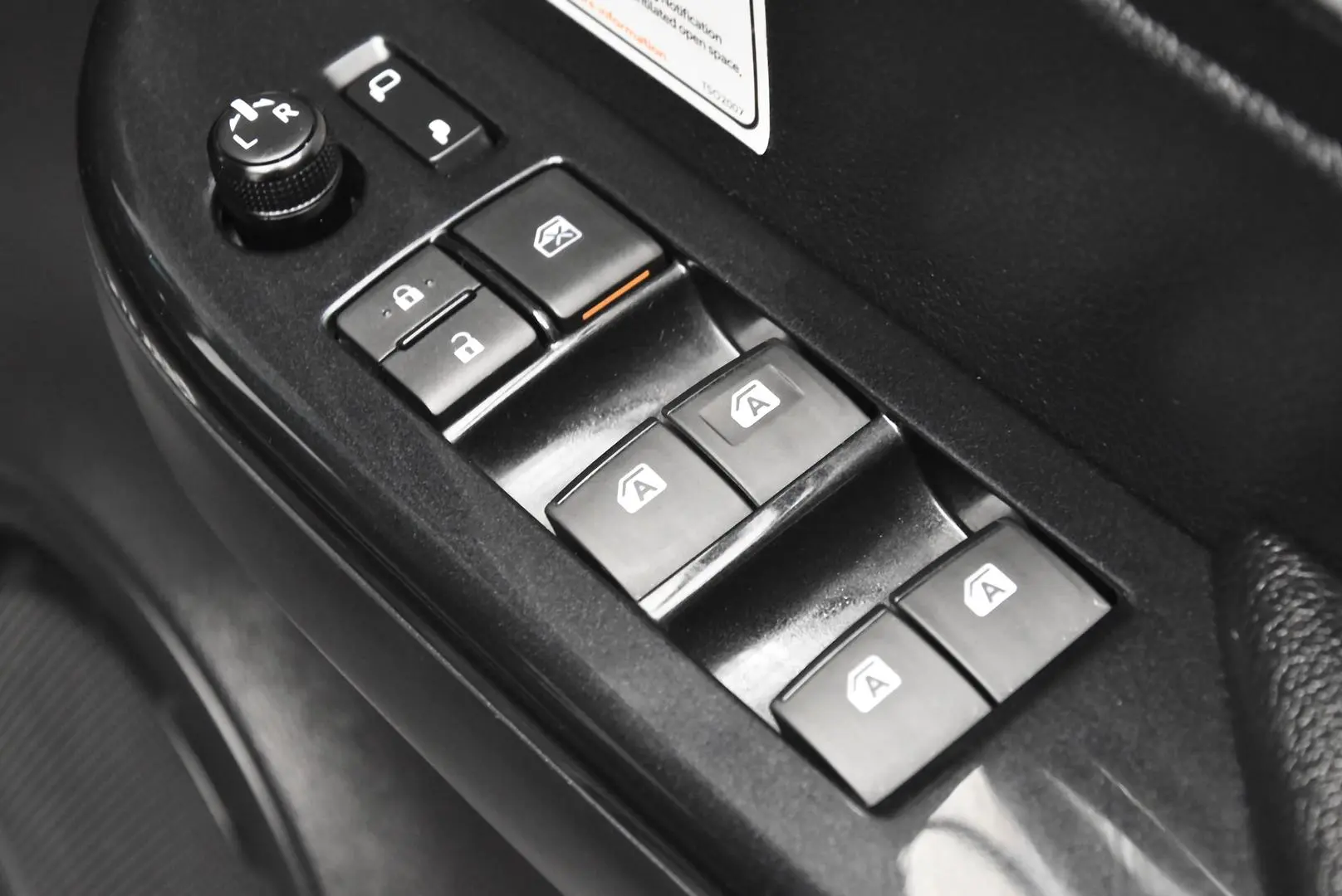 2021 Toyota Hilux Gallery Image 9