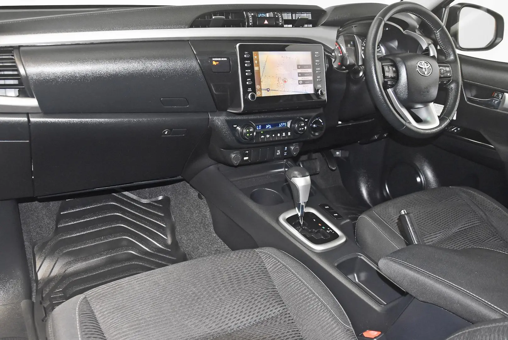 2021 Toyota Hilux Gallery Image 16