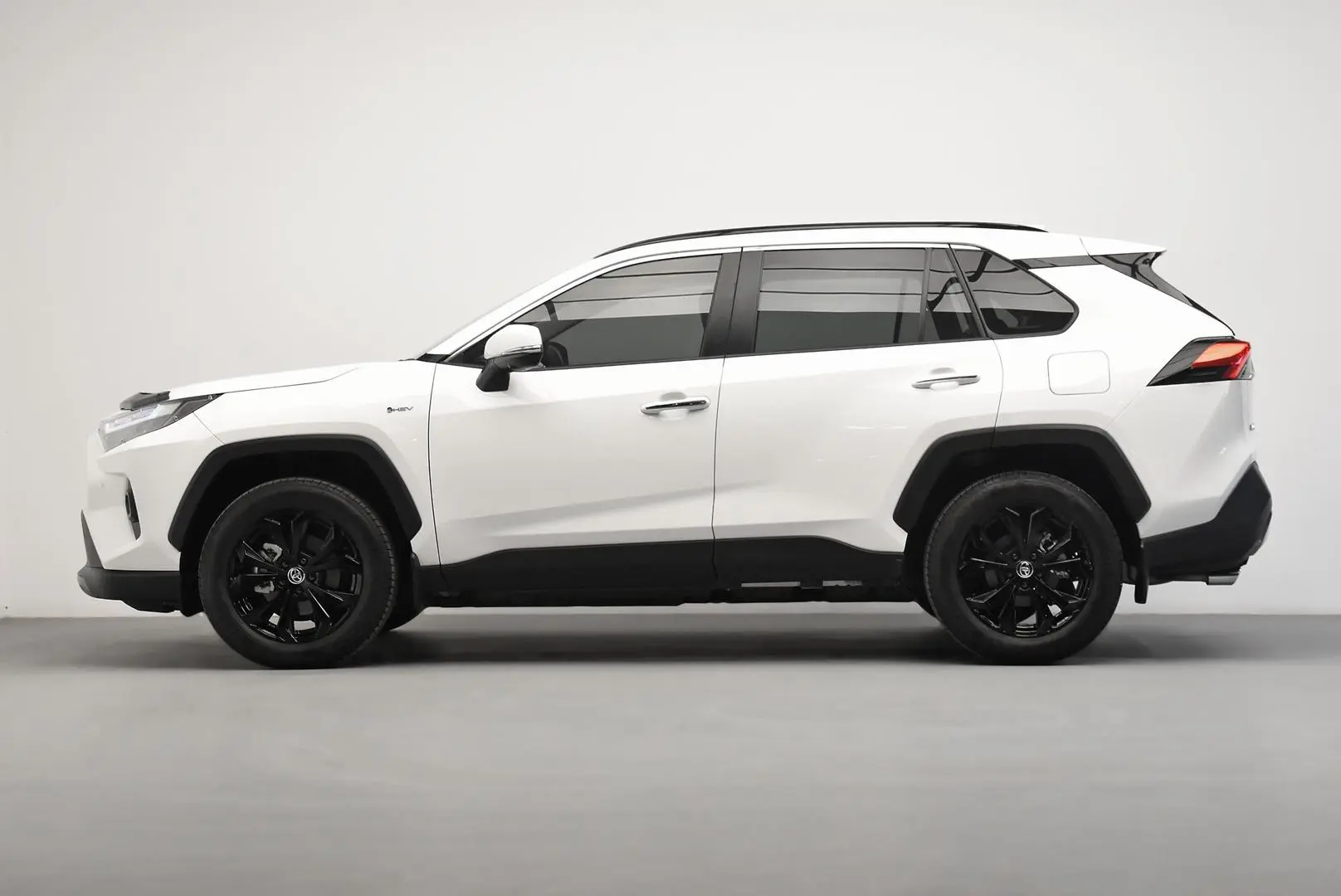 2025 Toyota RAV4 Gallery Image 4