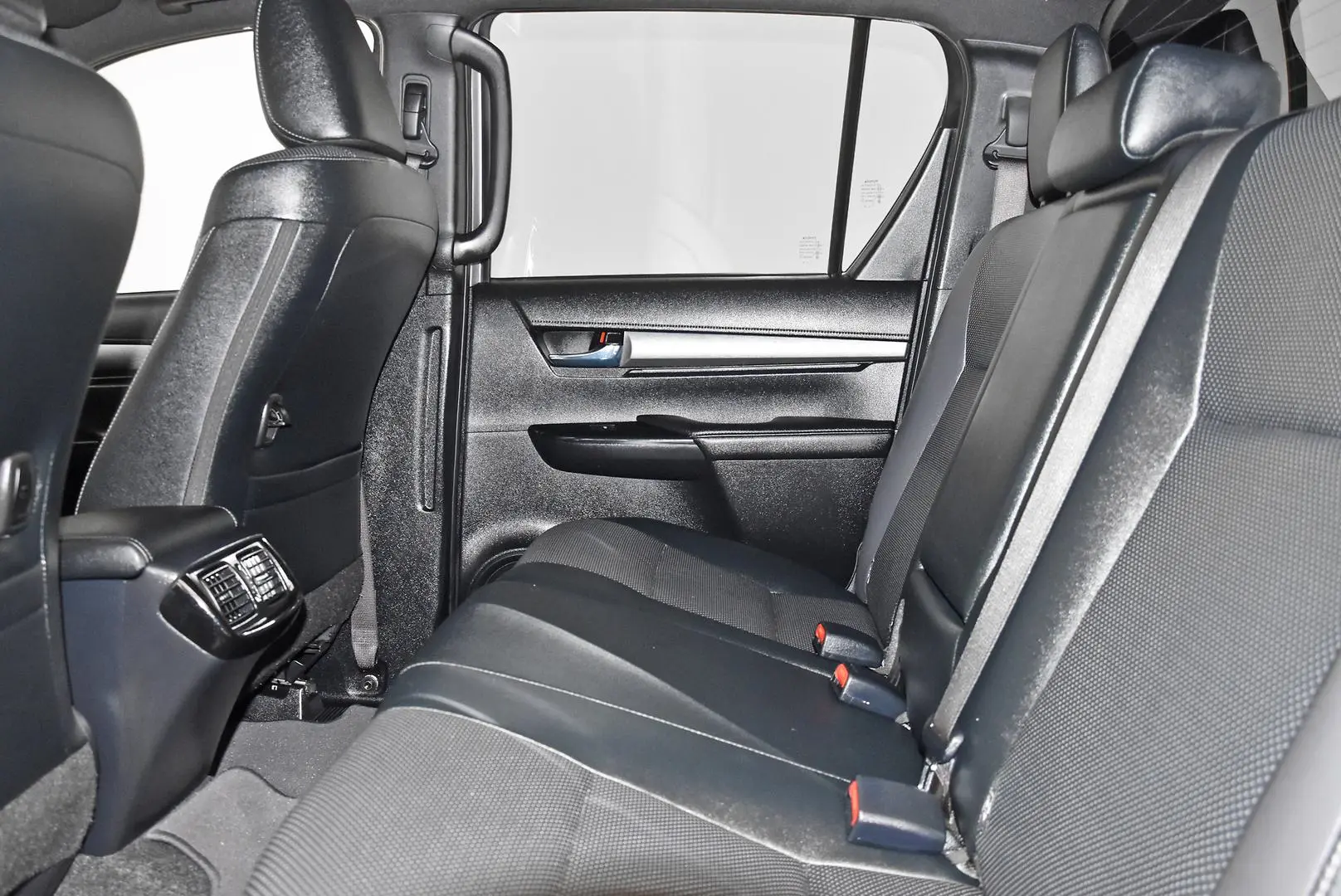 2021 Toyota Hilux Gallery Image 19
