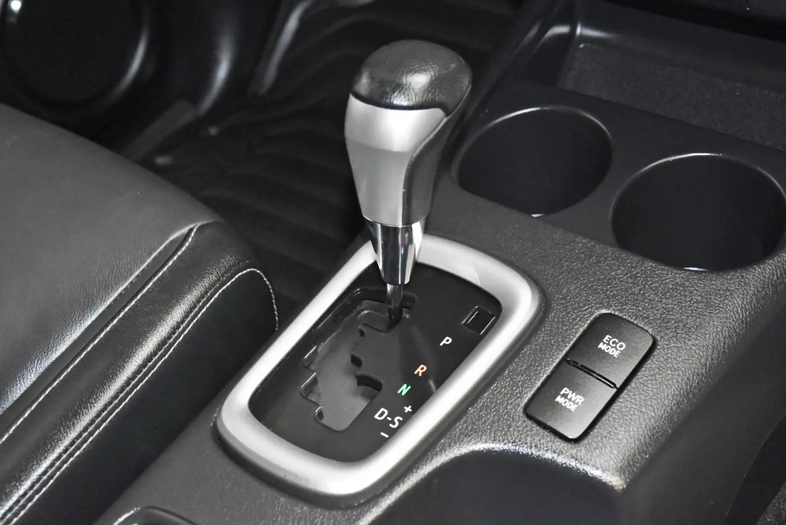 2020 Toyota Hilux Gallery Image 14