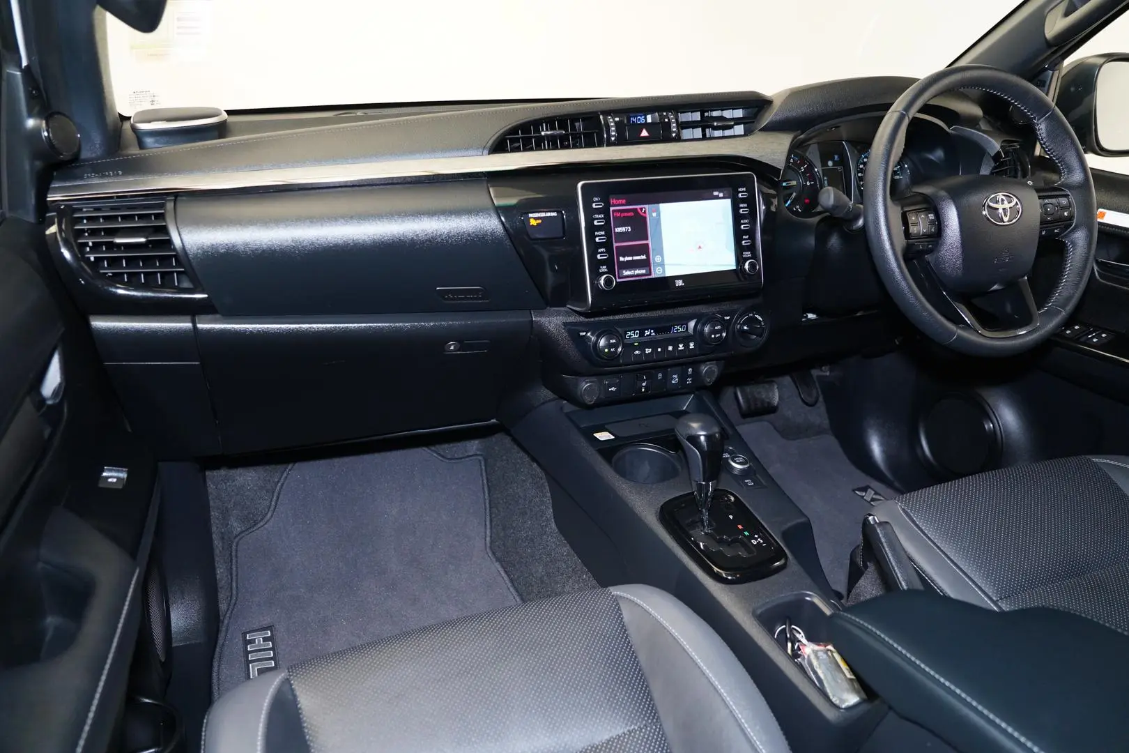 2024 Toyota Hilux Gallery Image 9