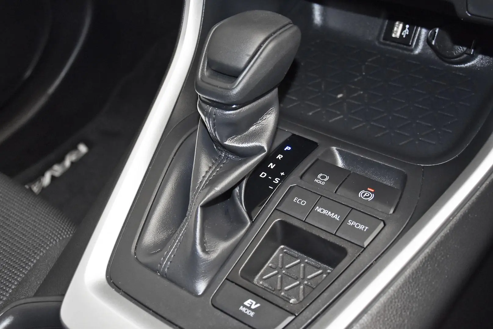 2024 Toyota RAV4 Gallery Image 14