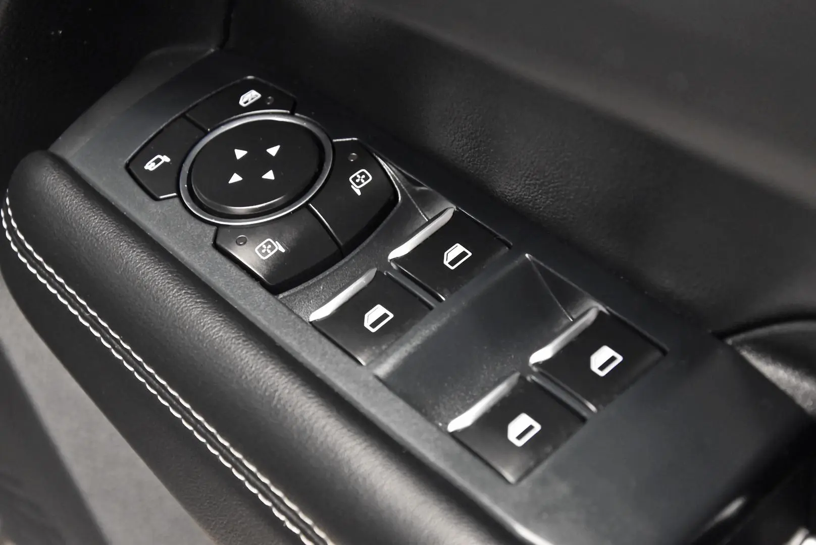 2023 Volkswagen Amarok Gallery Image 8