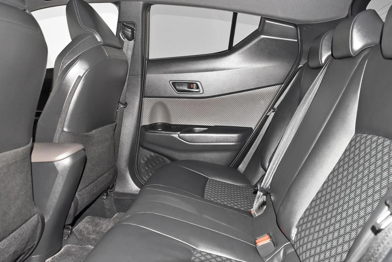 2023 Toyota C-HR Gallery Image 19