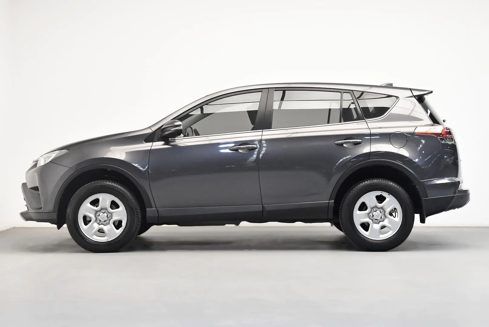 2018 Toyota RAV4 Gallery Image 4