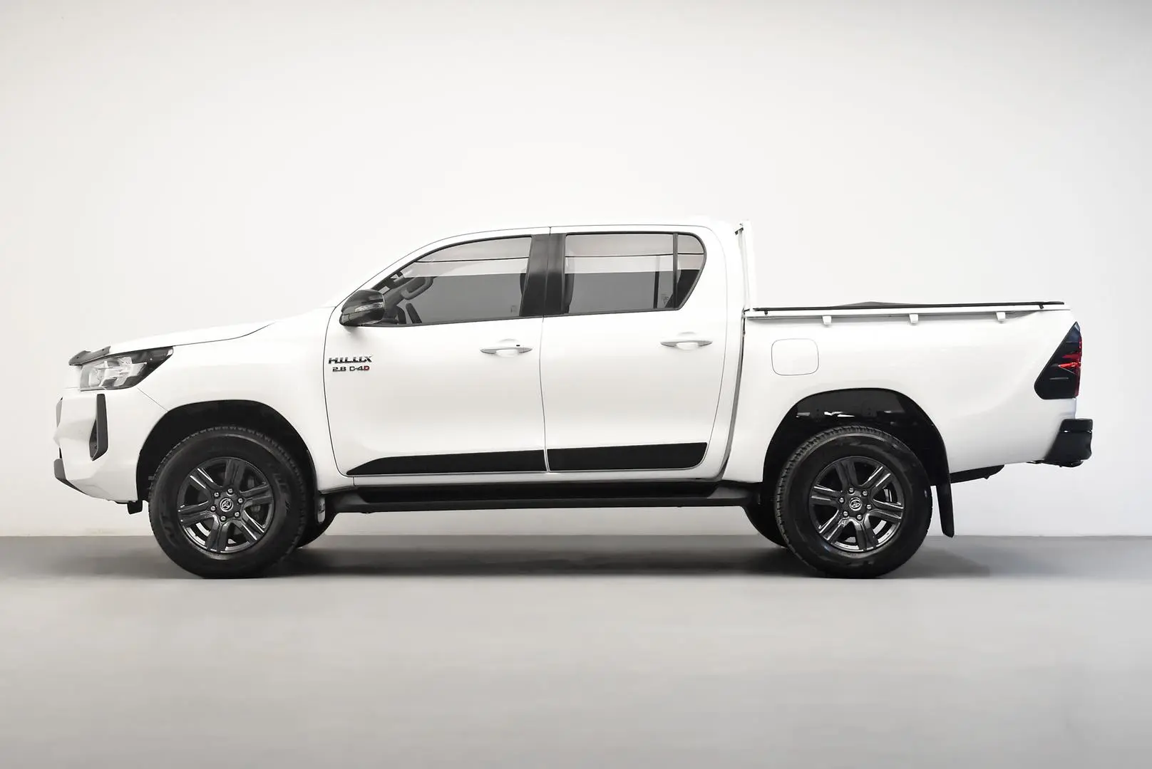 2025 Toyota Hilux Gallery Image 4