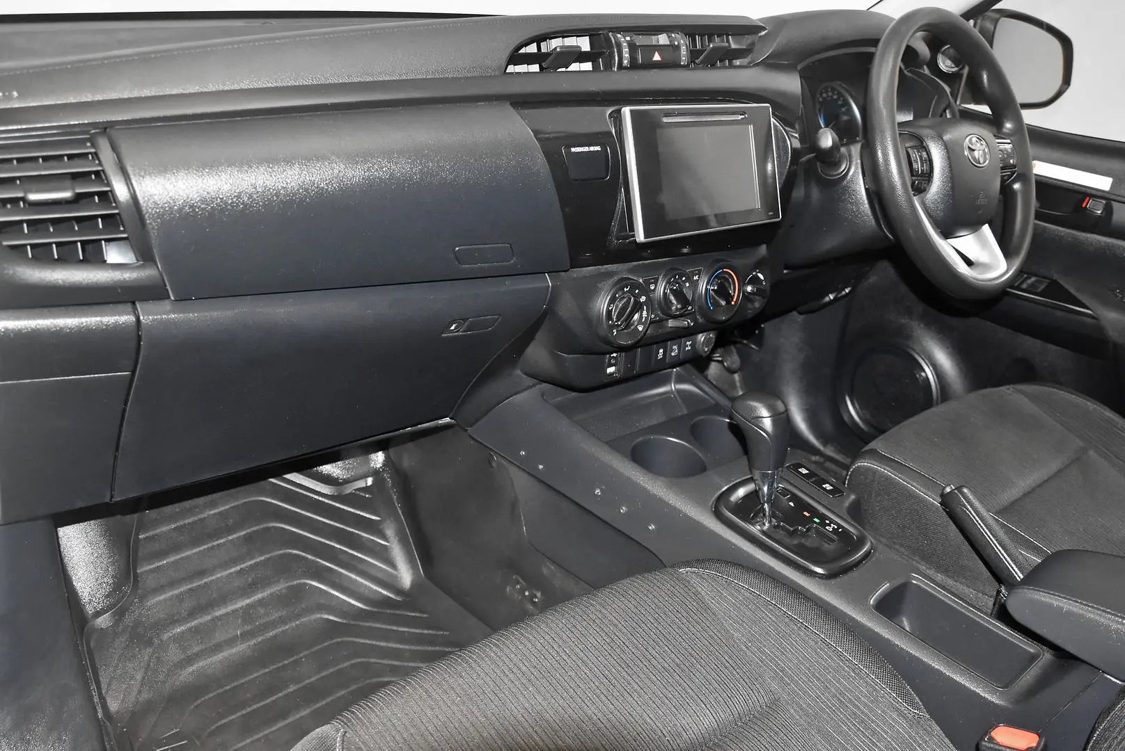 2020 Toyota Hilux Gallery Image 16