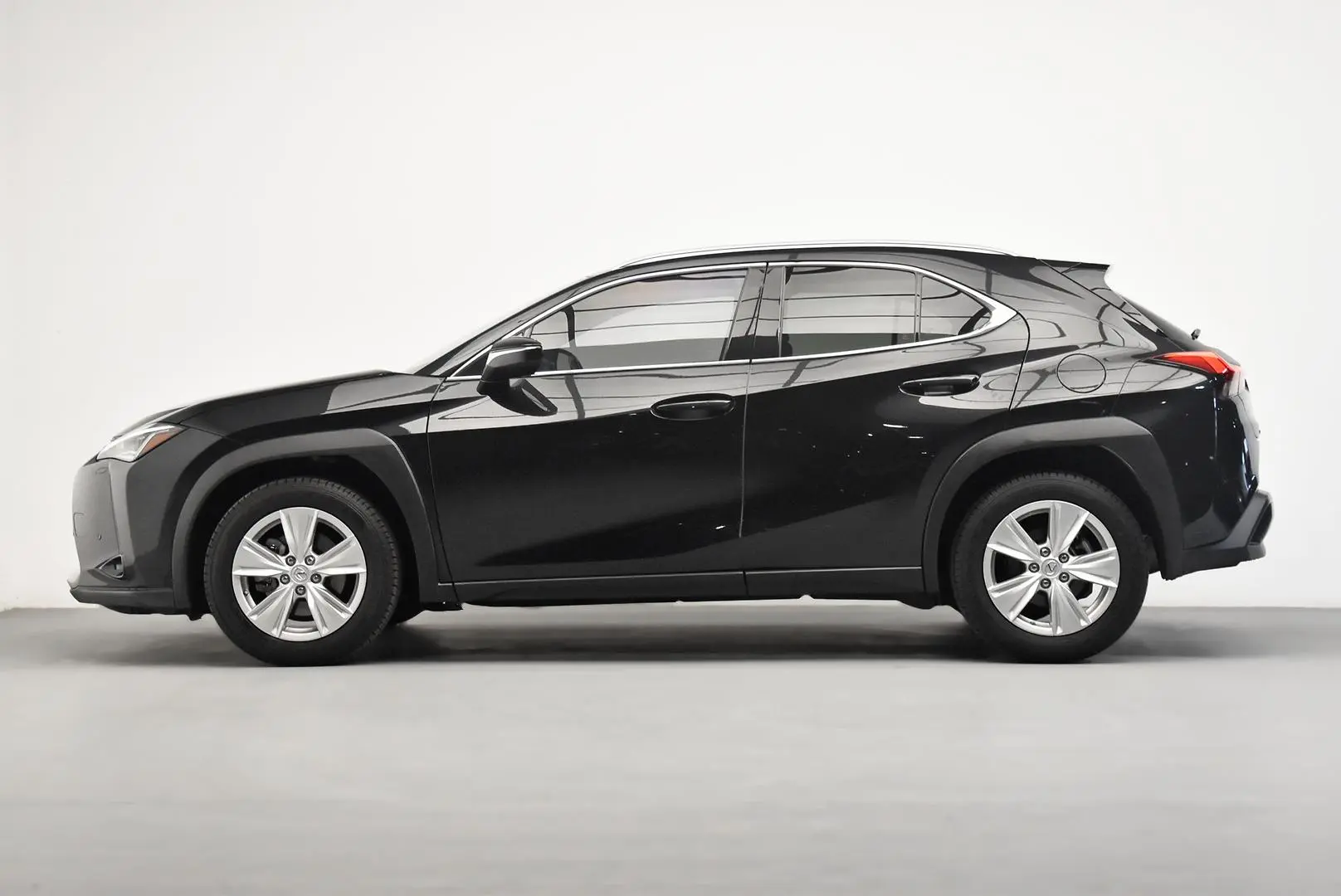 2019 Lexus UX Gallery Image 4