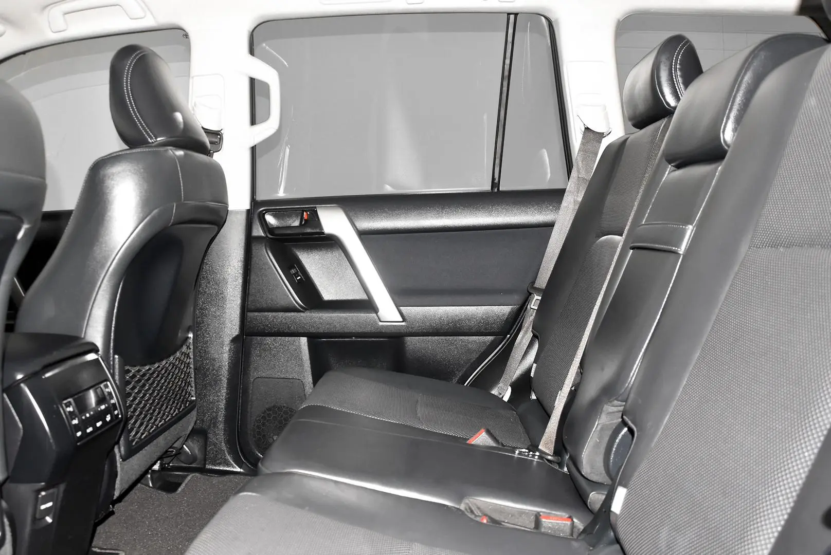 2021 Toyota Landcruiser Prado Gallery Image 17
