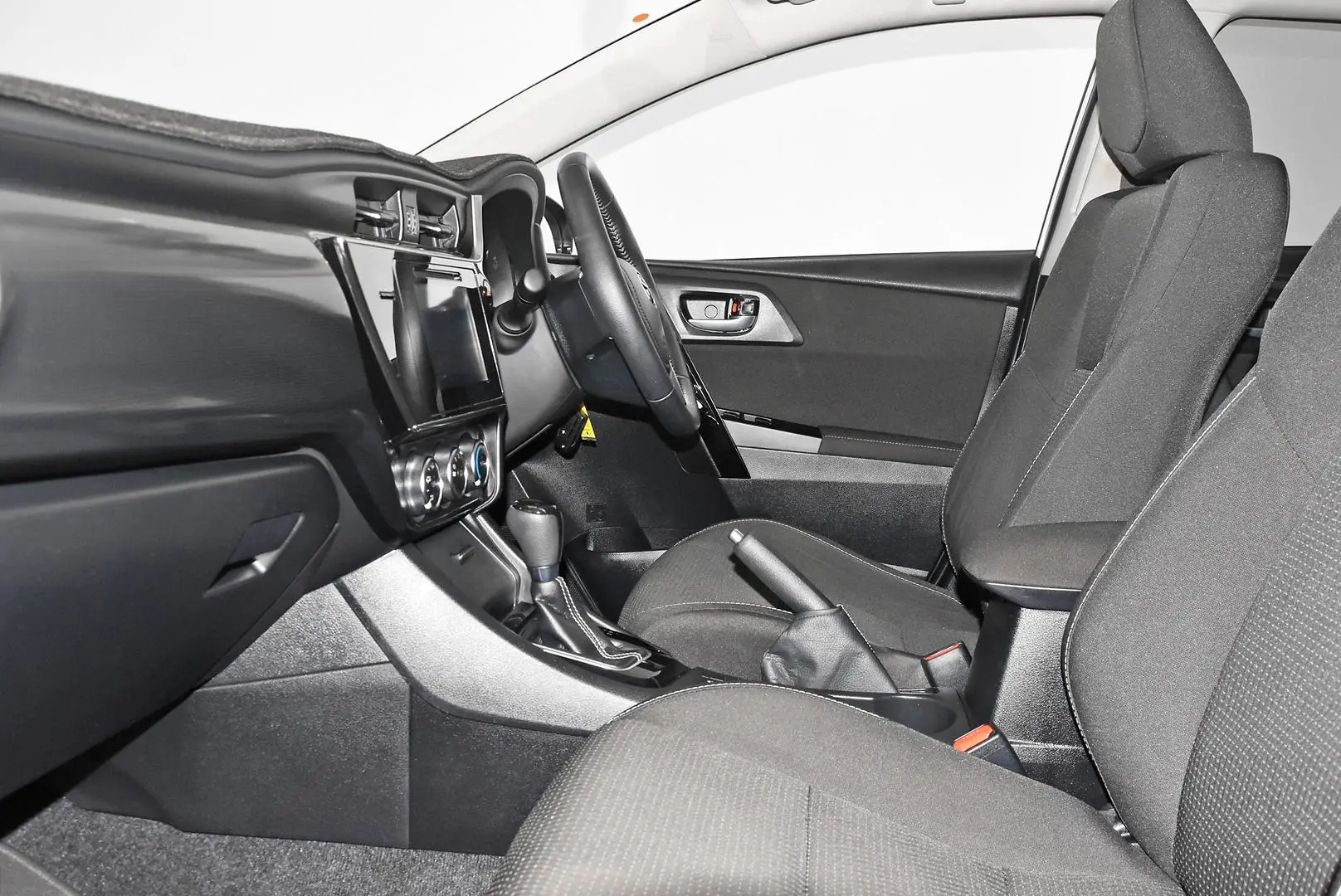 2018 Toyota Corolla Gallery Image 17