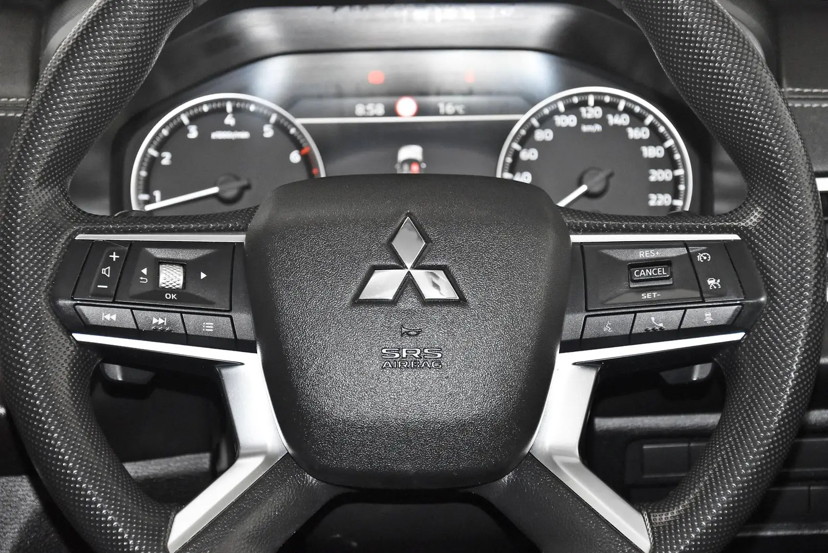 2023 Mitsubishi Outlander Gallery Image 16