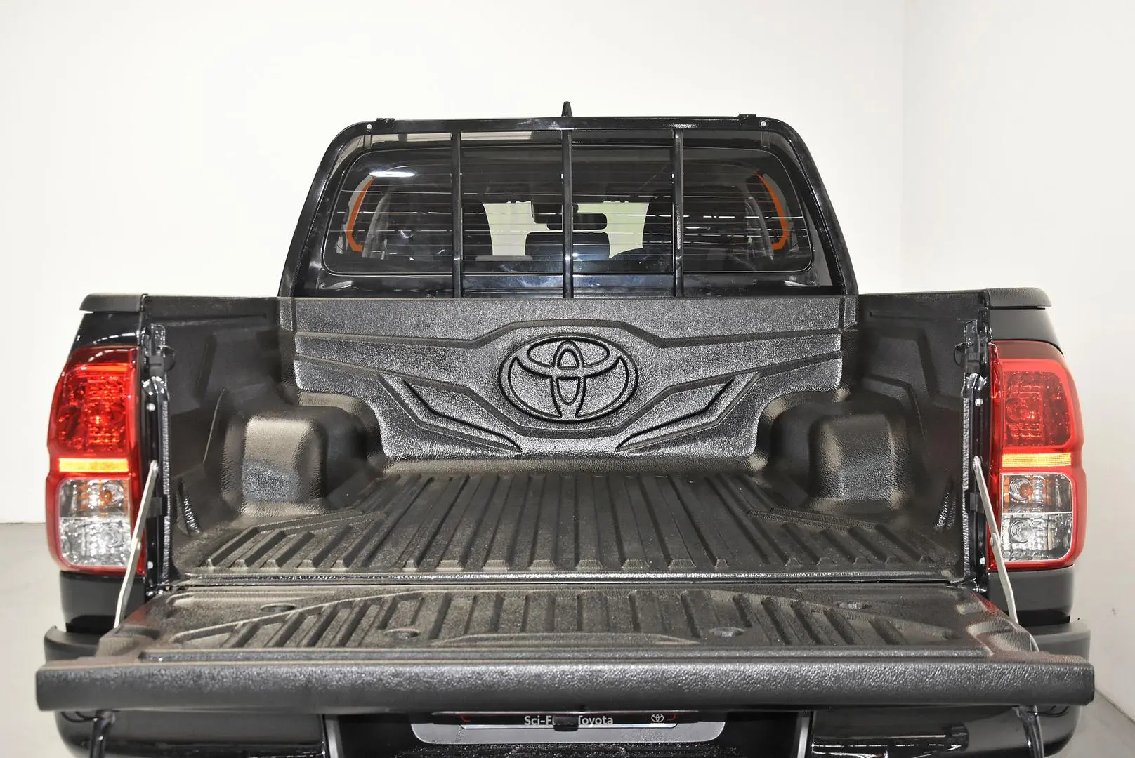 2023 Toyota Hilux Gallery Image 20