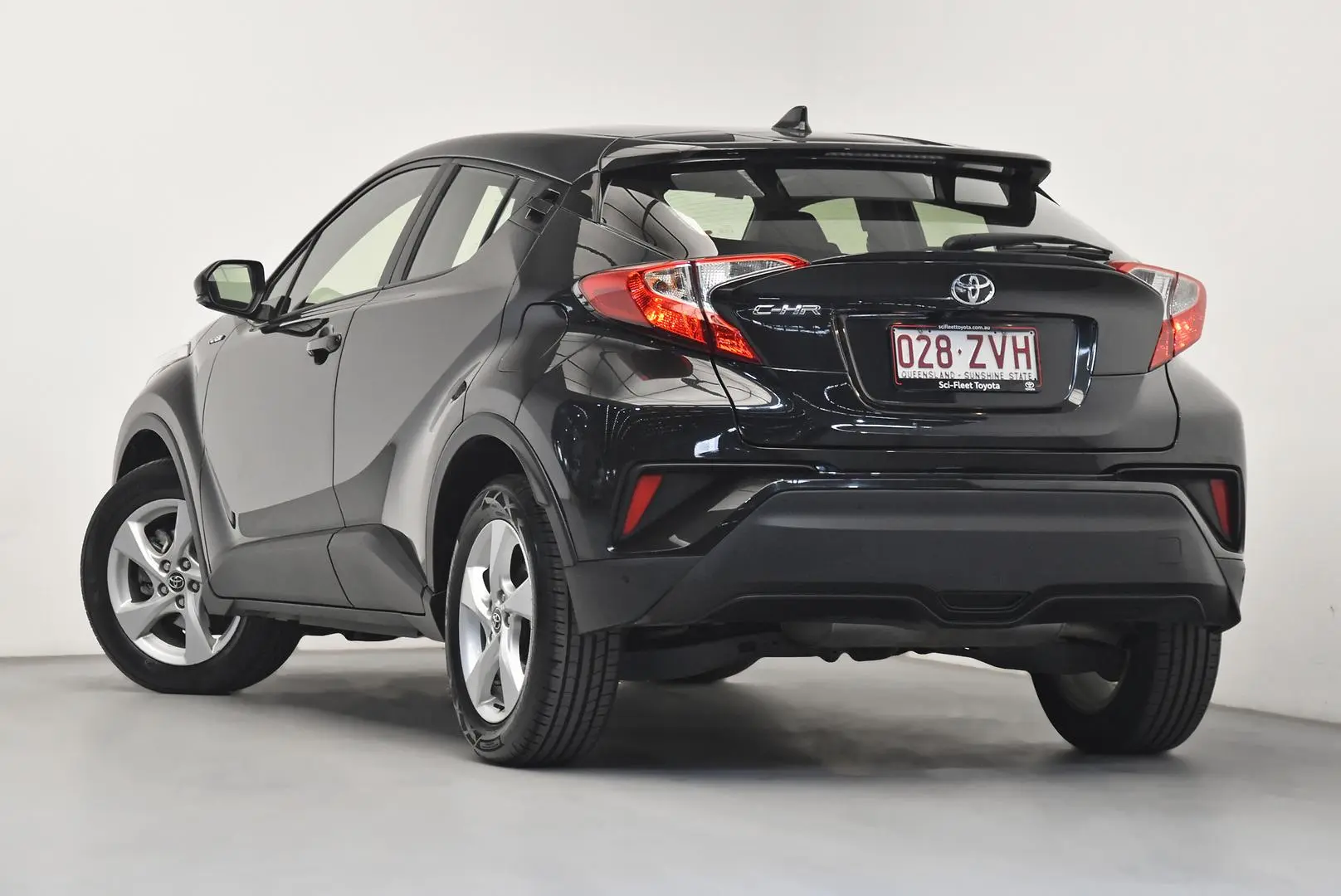 2018 Toyota C-HR Gallery Image 5