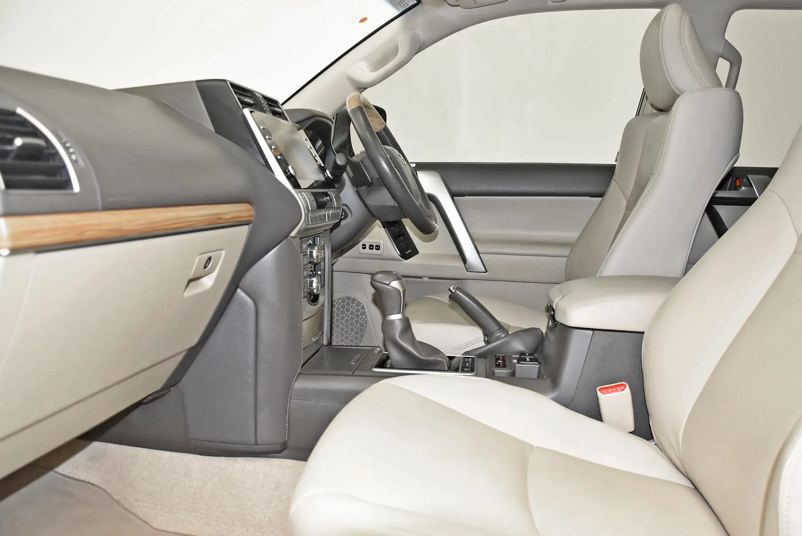 2022 Toyota Landcruiser Prado Gallery Image 17