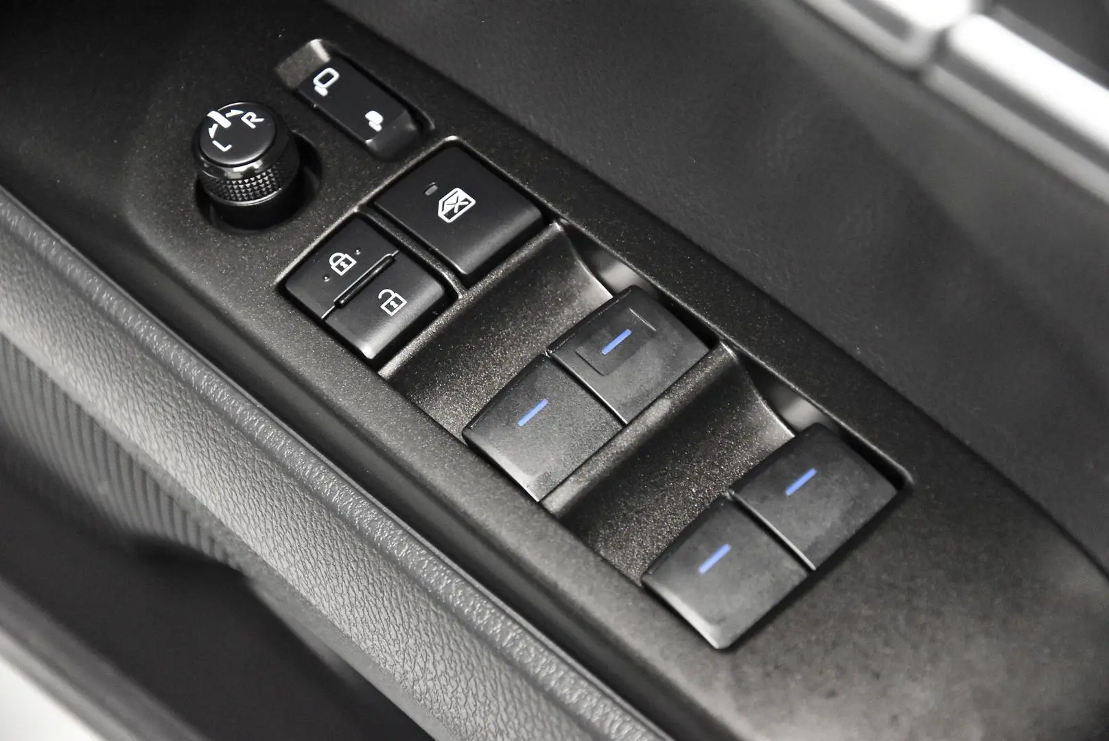 2021 Toyota Camry Gallery Image 9