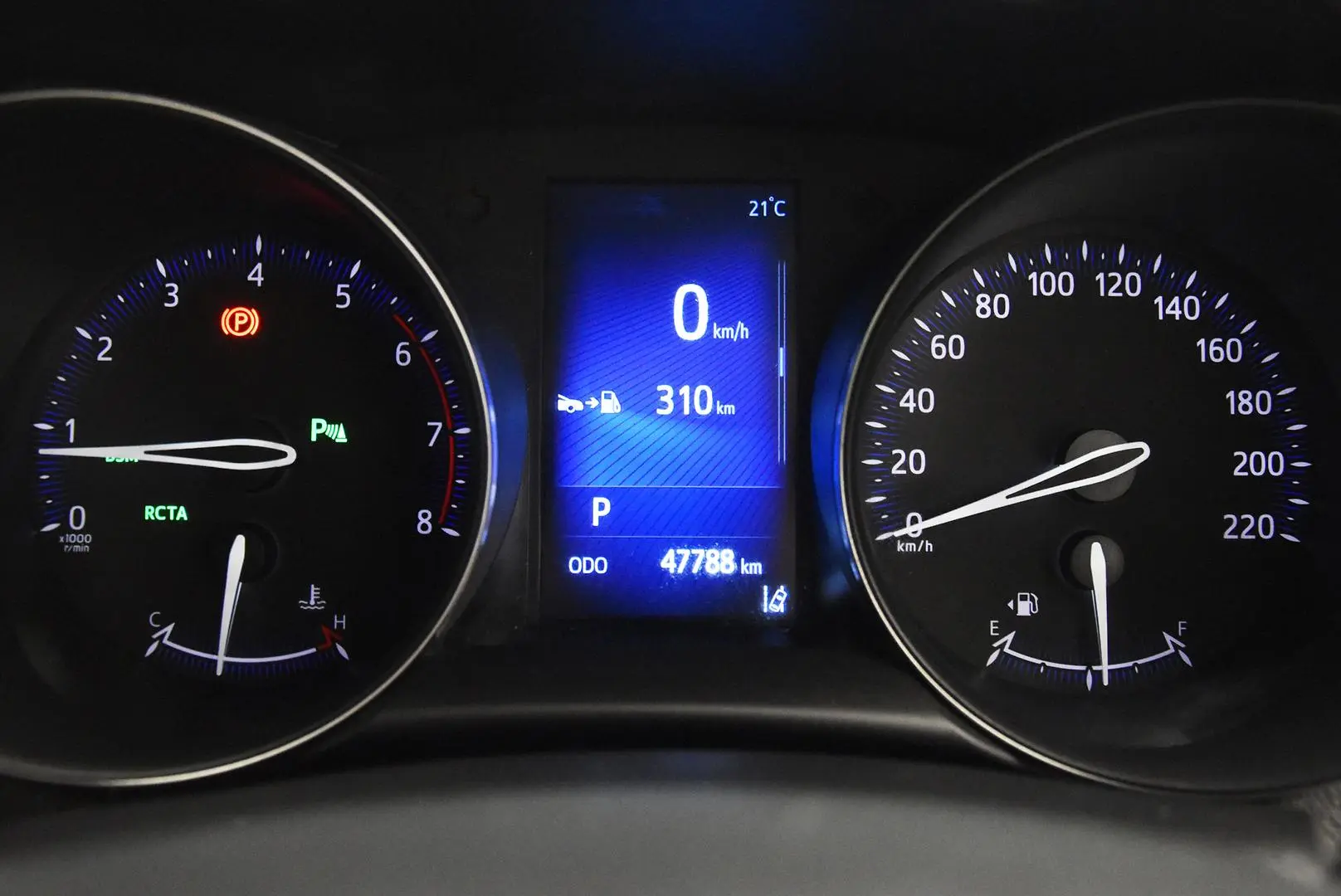 2017 Toyota C-HR Gallery Image 11