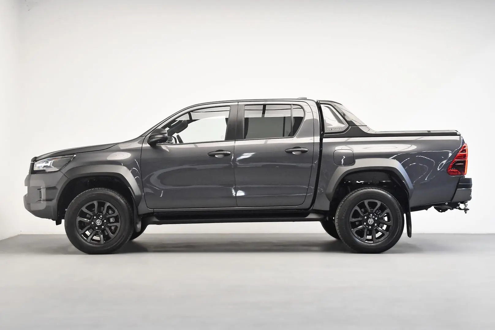 2024 Toyota Hilux Gallery Image 4