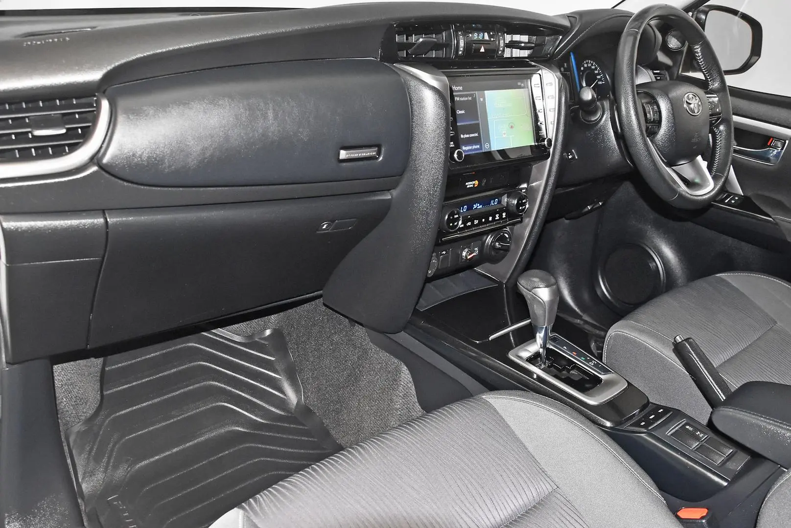 2022 Toyota Fortuner Gallery Image 15