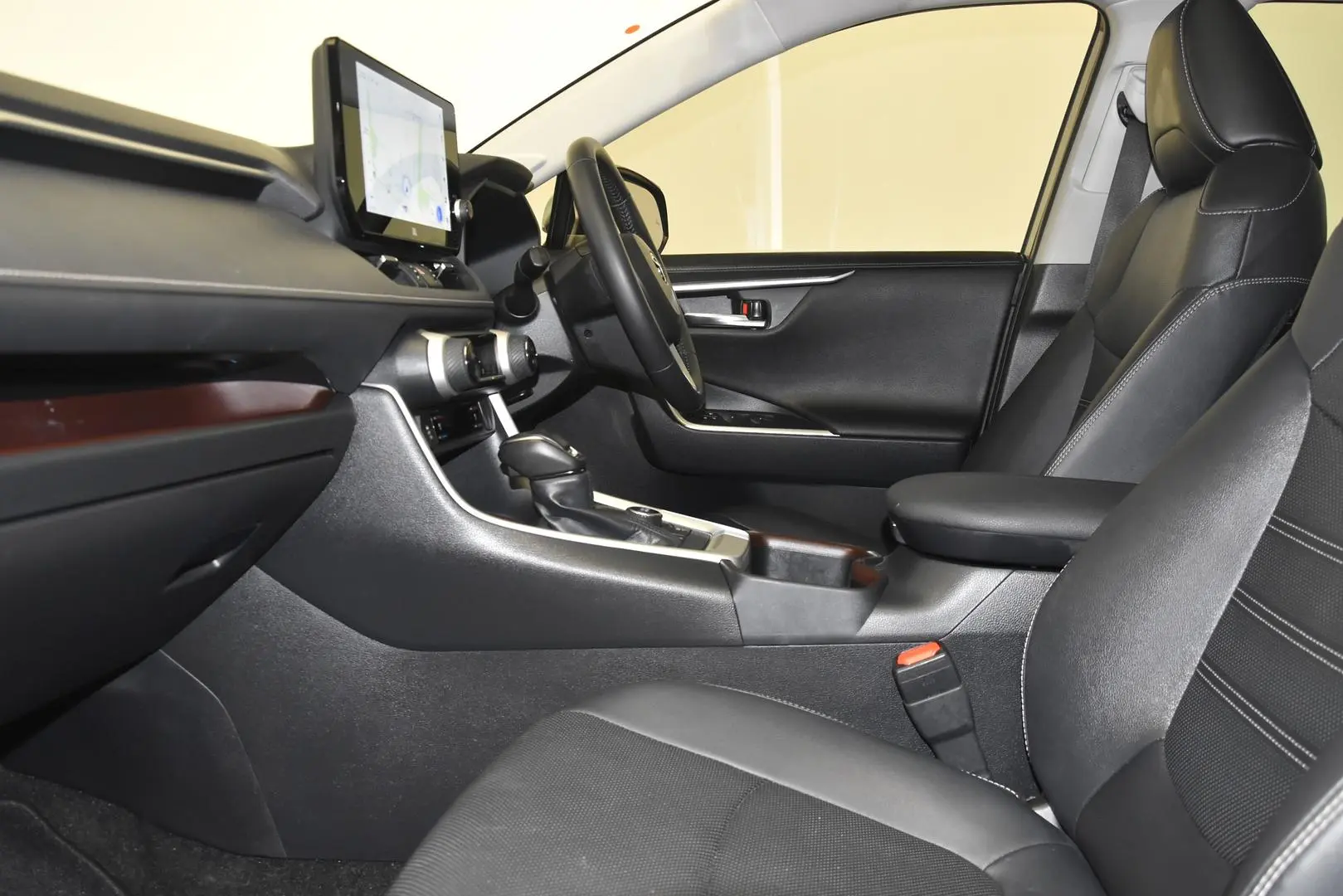 2024 Toyota RAV4 Gallery Image 18