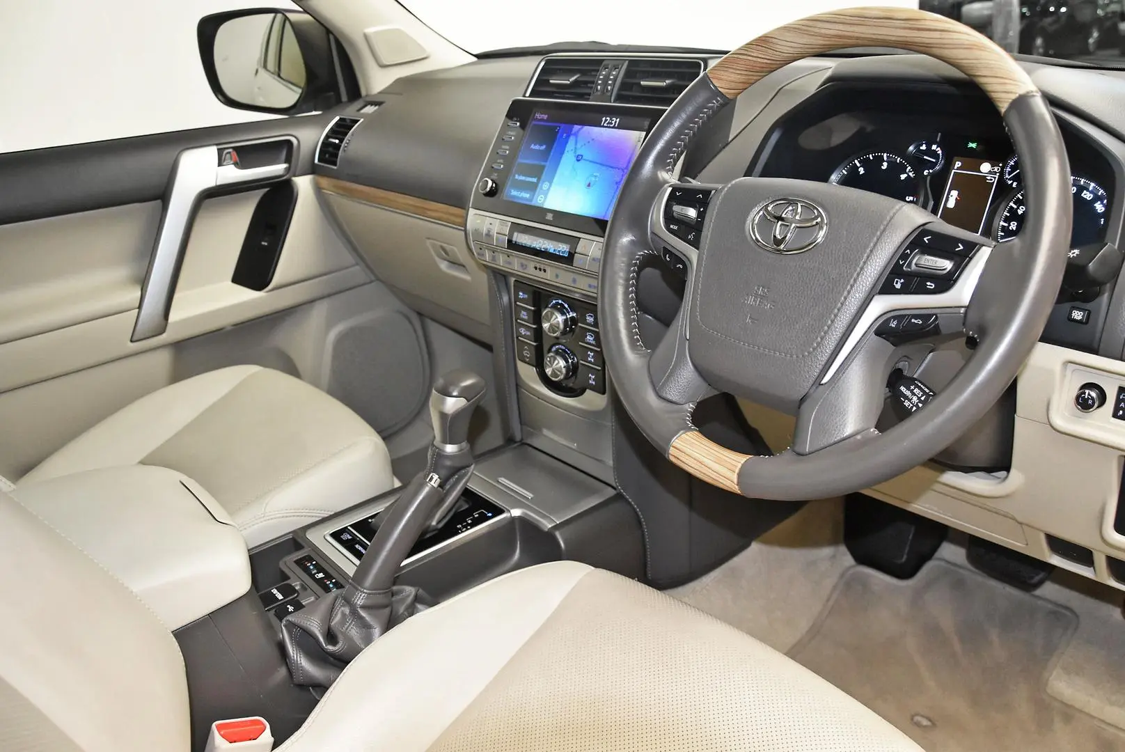 2022 Toyota Landcruiser Prado Gallery Image 7