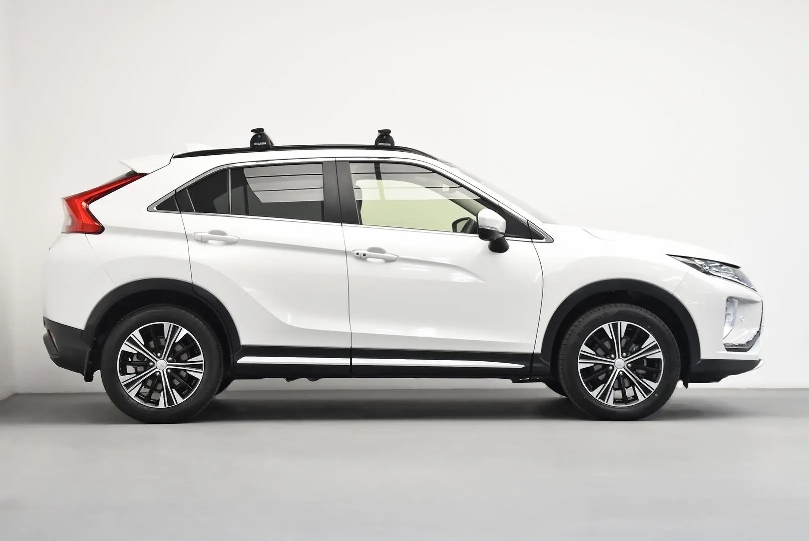 2018 Mitsubishi Eclipse Cross Gallery Image 3