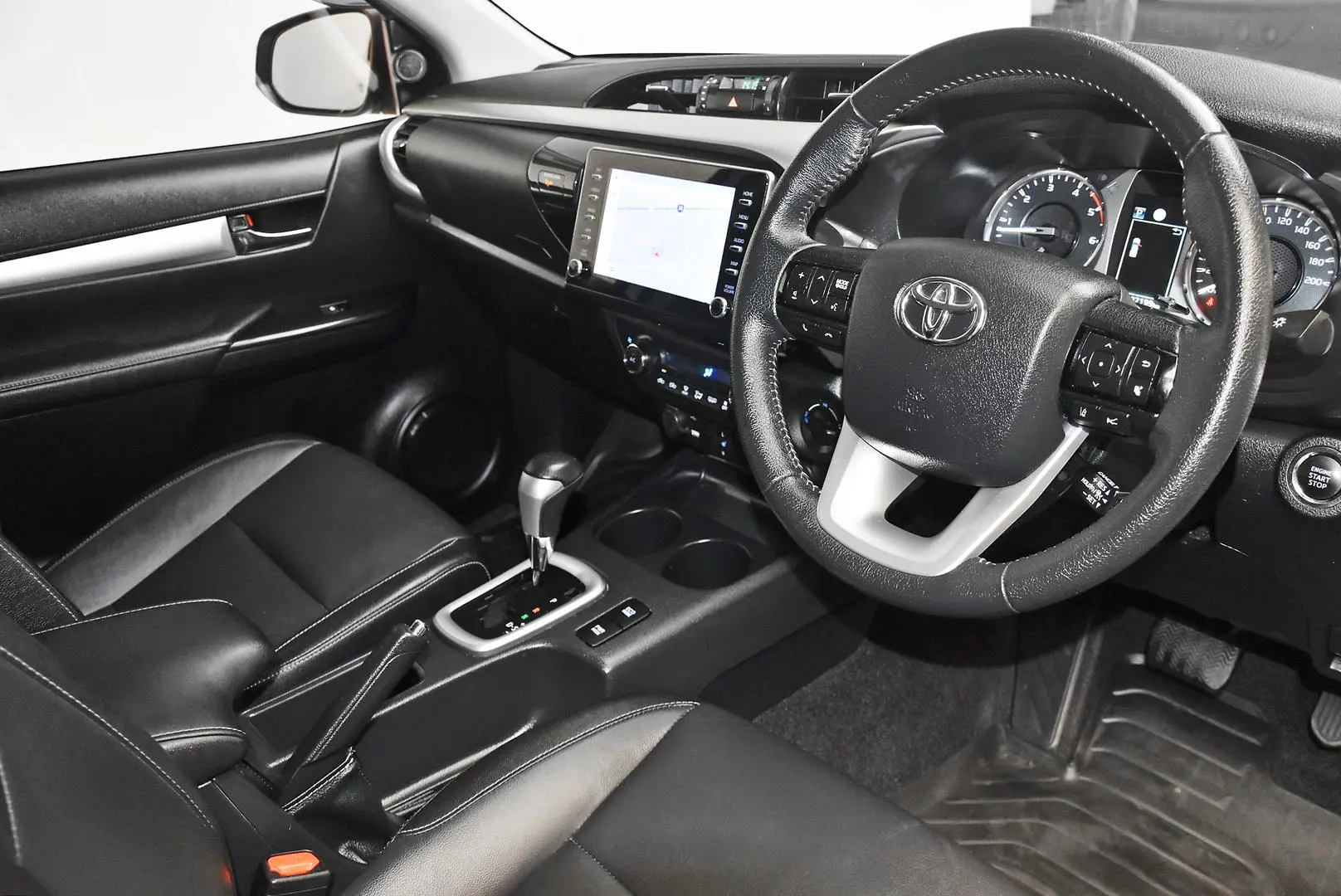 2020 Toyota Hilux Gallery Image 9