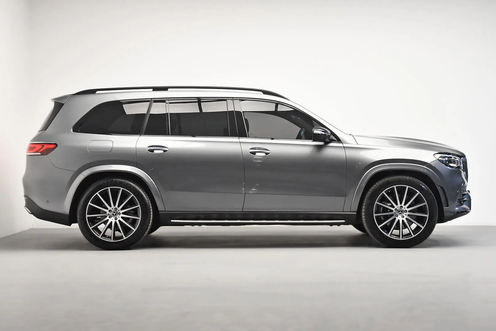 2023 Mercedes-Benz GLS-Class Gallery Image 3
