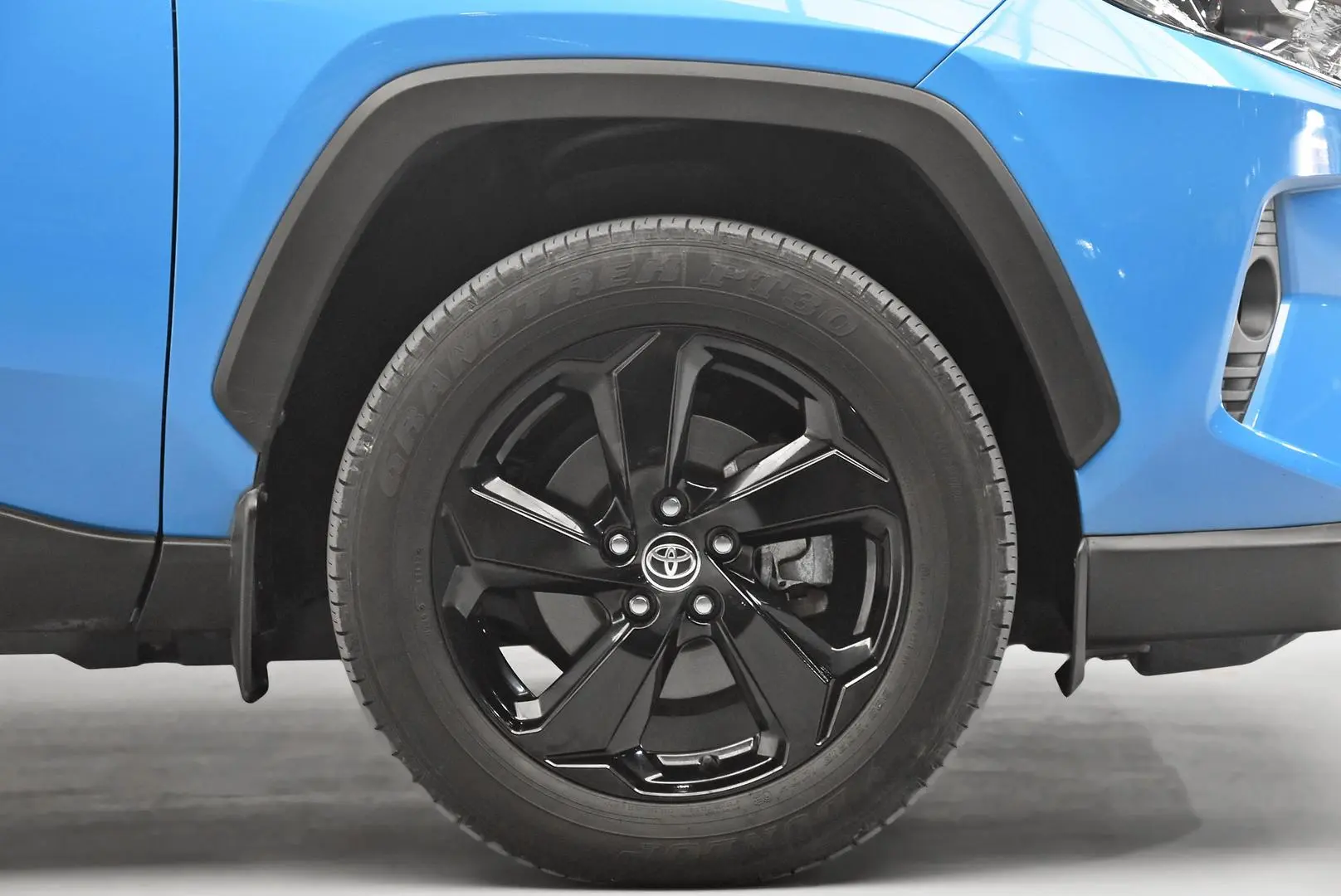 2020 Toyota RAV4 Gallery Image 25