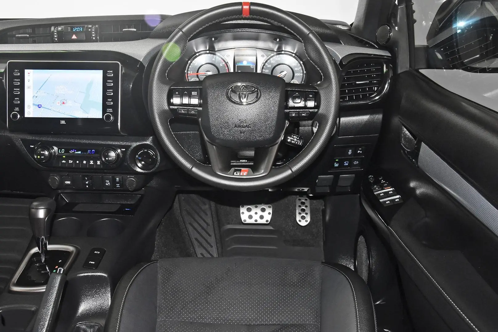 2025 Toyota Hilux Gallery Image 15