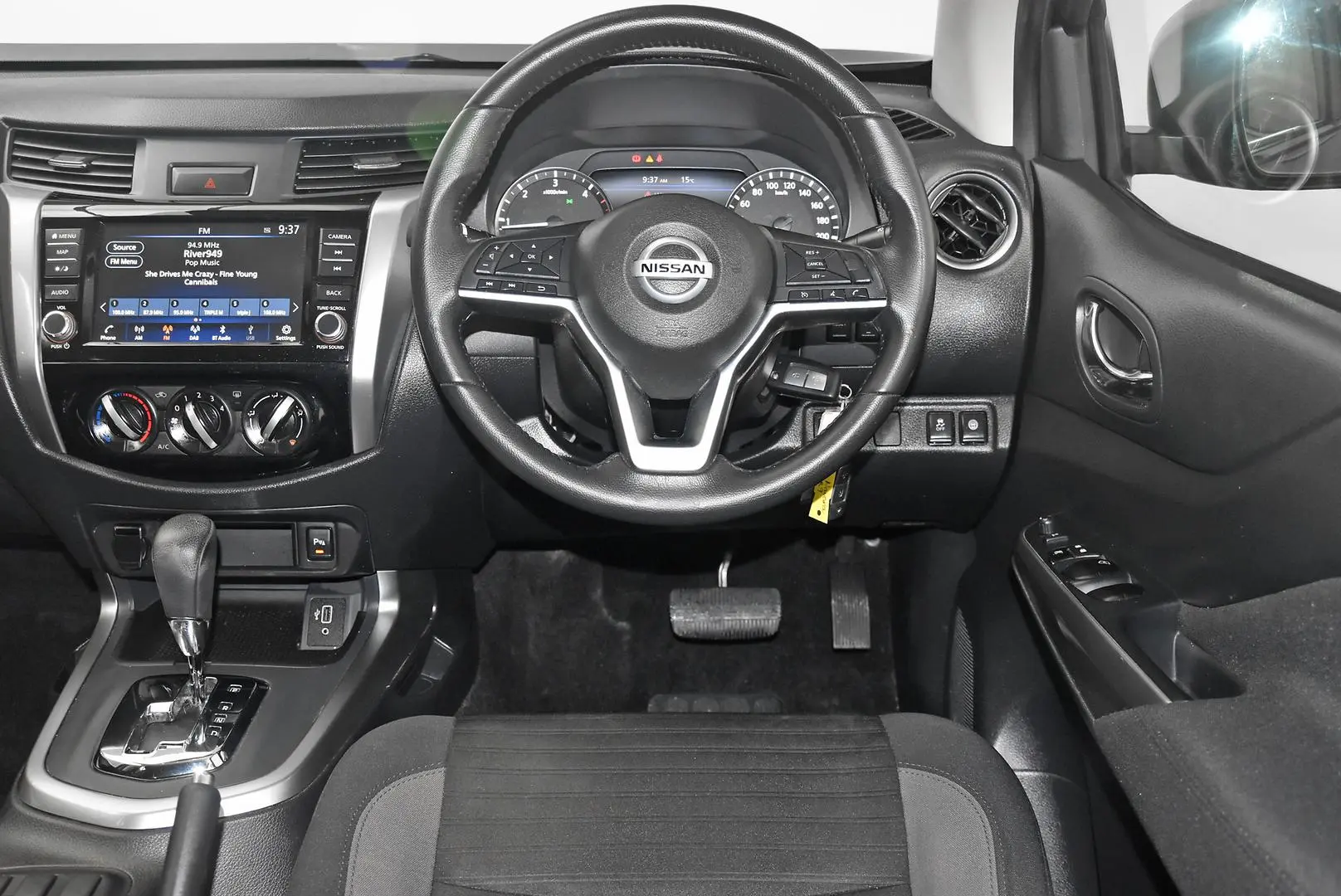 2021 Nissan Navara Gallery Image 13