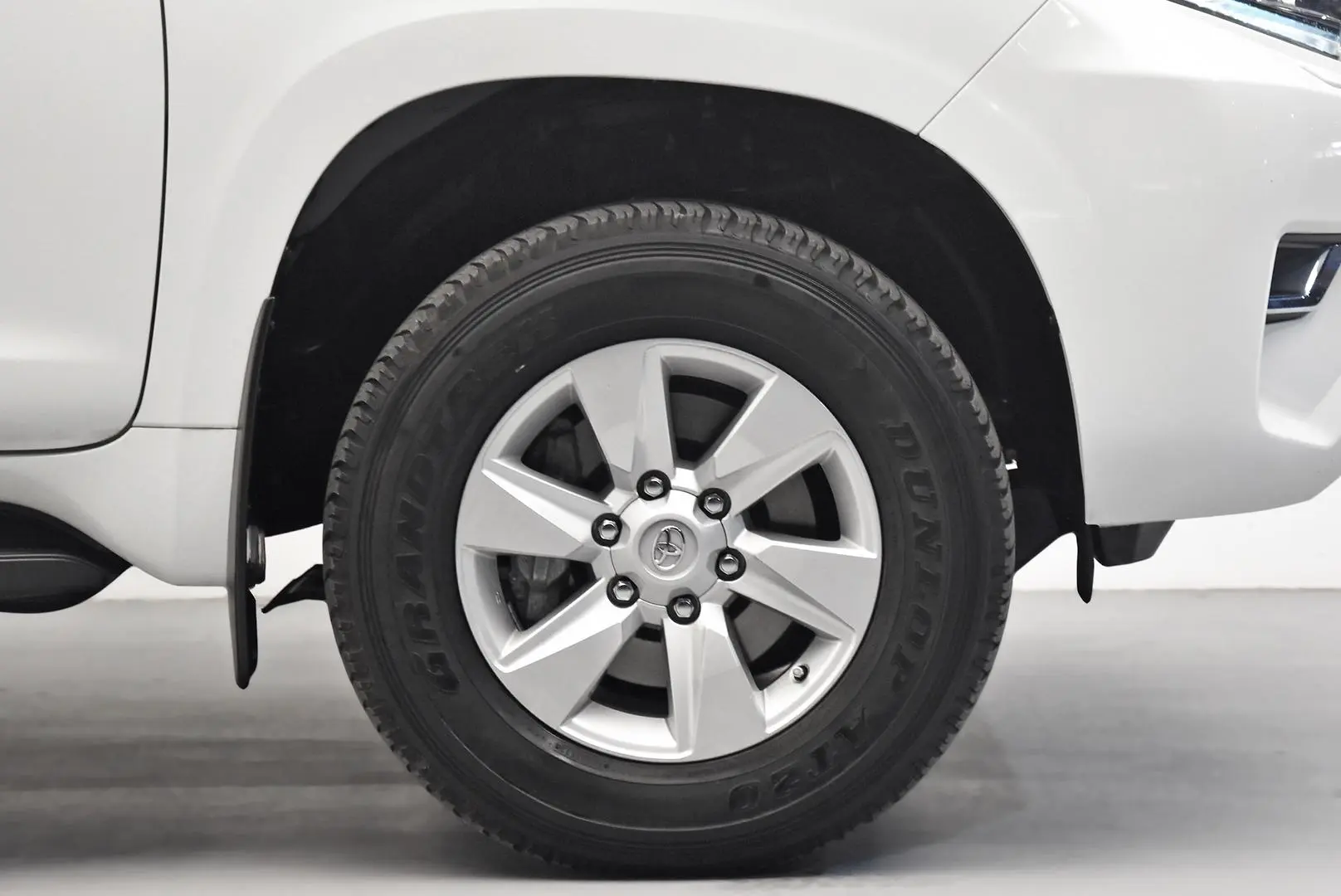2022 Toyota Landcruiser Prado Gallery Image 22