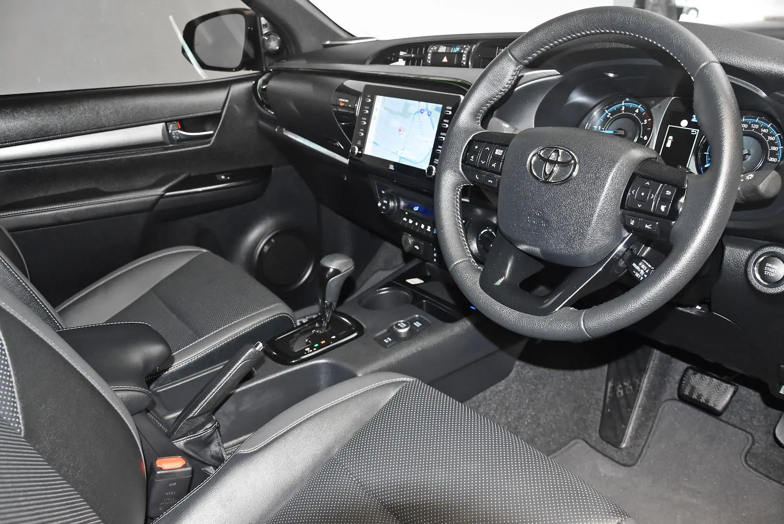 2025 Toyota Hilux Gallery Image 8