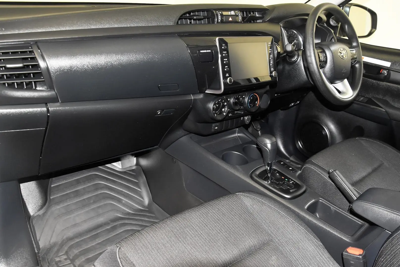 2025 Toyota Hilux Gallery Image 16