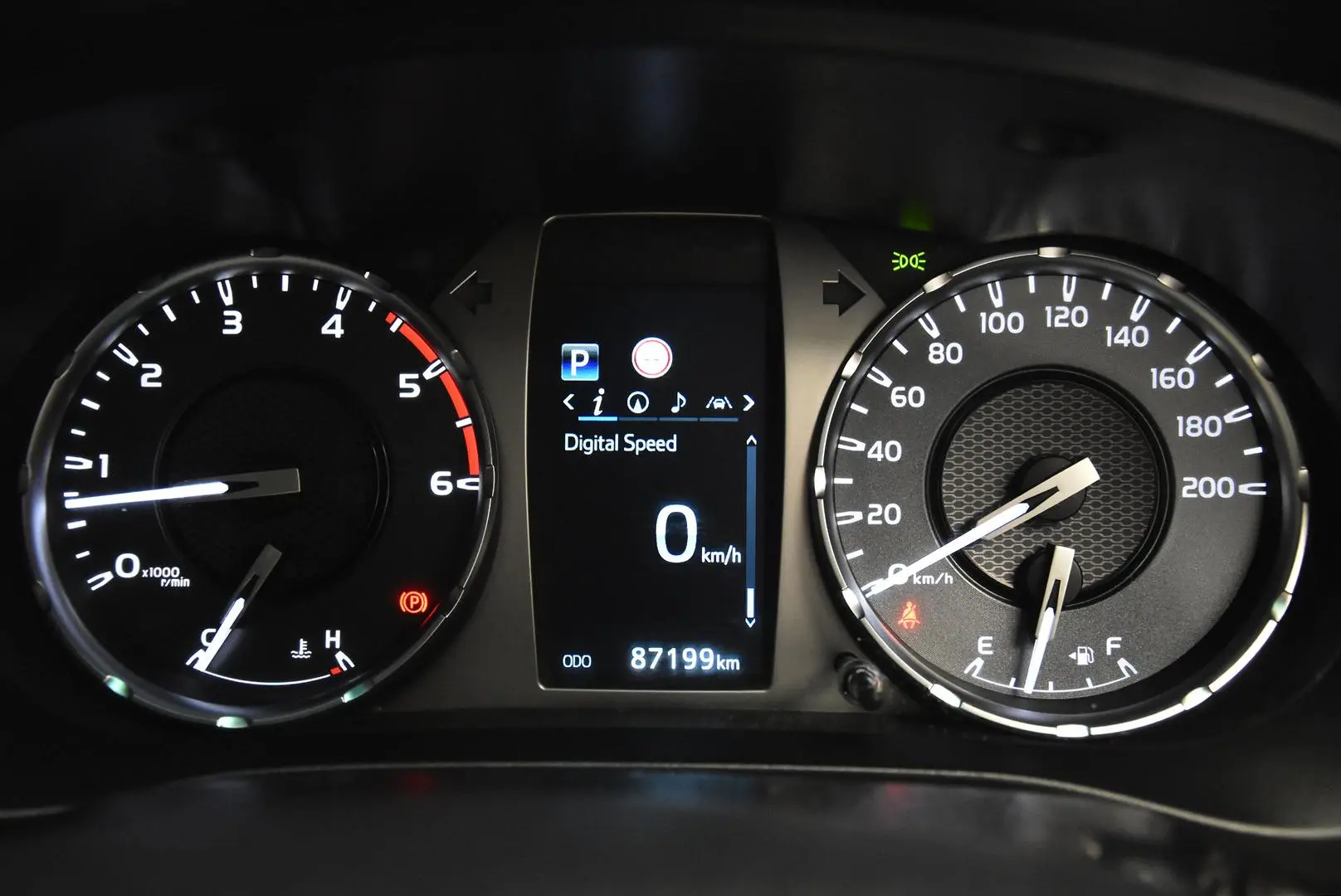 2020 Toyota Hilux Gallery Image 11