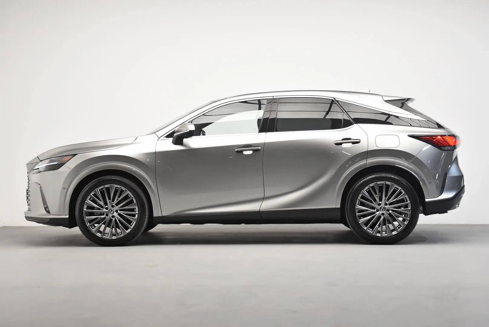 2023 Lexus RX Gallery Image 4