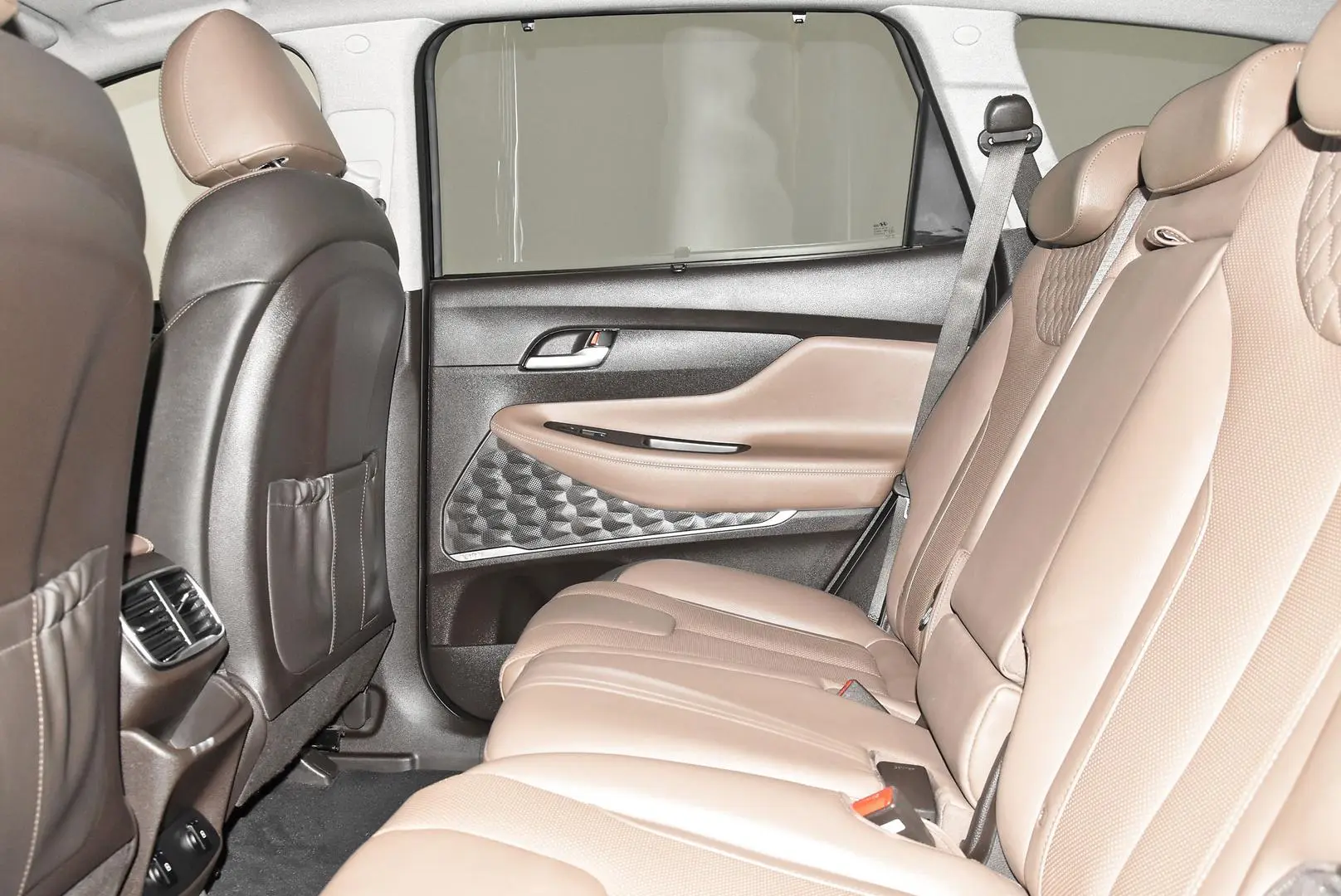 2018 Hyundai Santa Fe Gallery Image 18