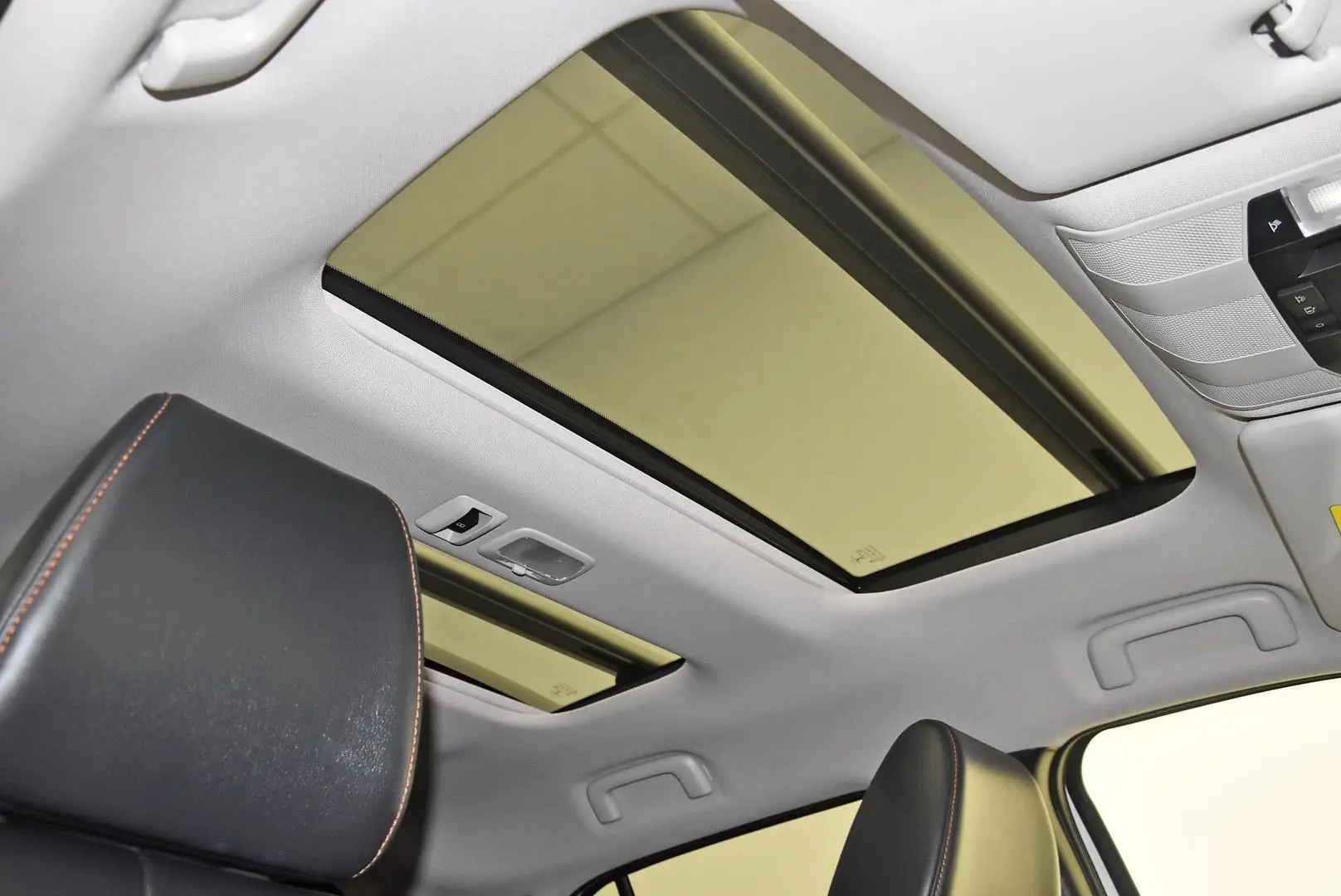 2018 Mitsubishi Eclipse Cross Gallery Image 19