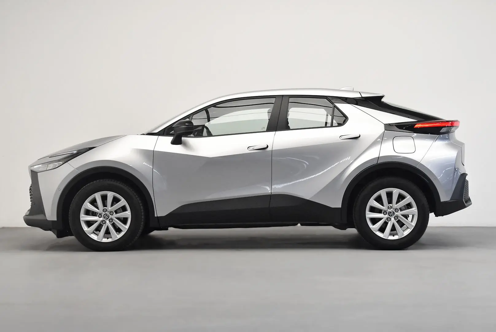 2025 Toyota C-HR Gallery Image 4
