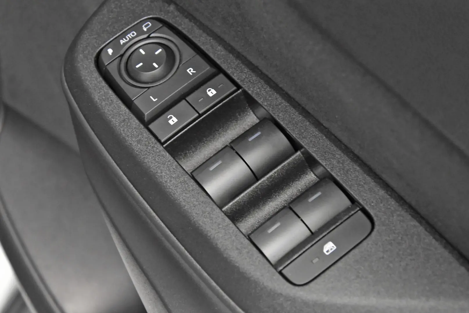 2025 Toyota Yaris Cross Gallery Image 10