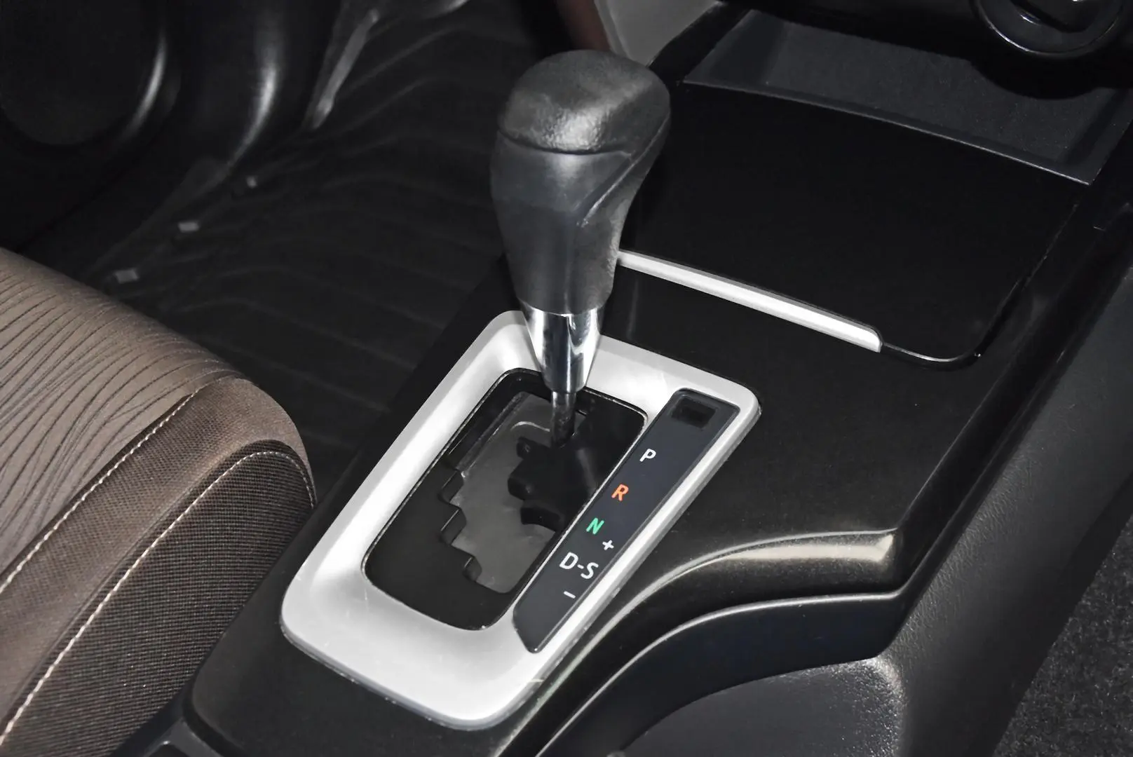 2016 Toyota Fortuner Gallery Image 12