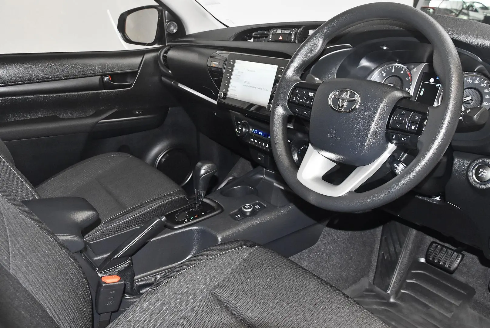 2025 Toyota Hilux Gallery Image 9