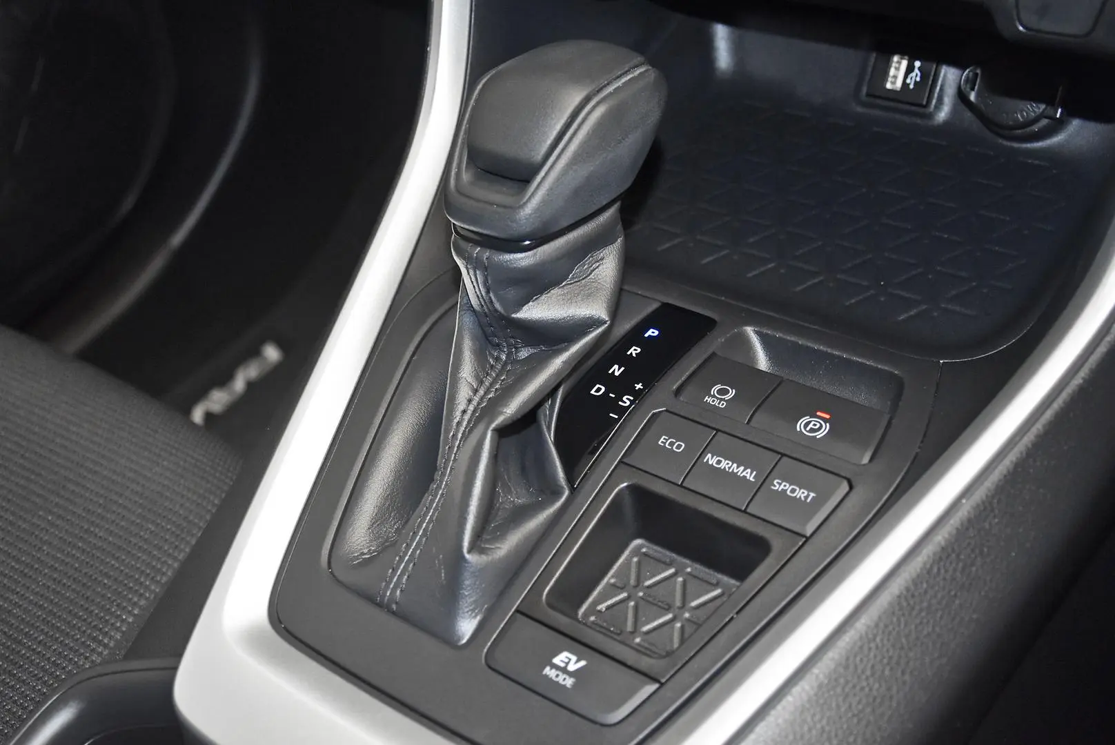 2024 Toyota RAV4 Gallery Image 14