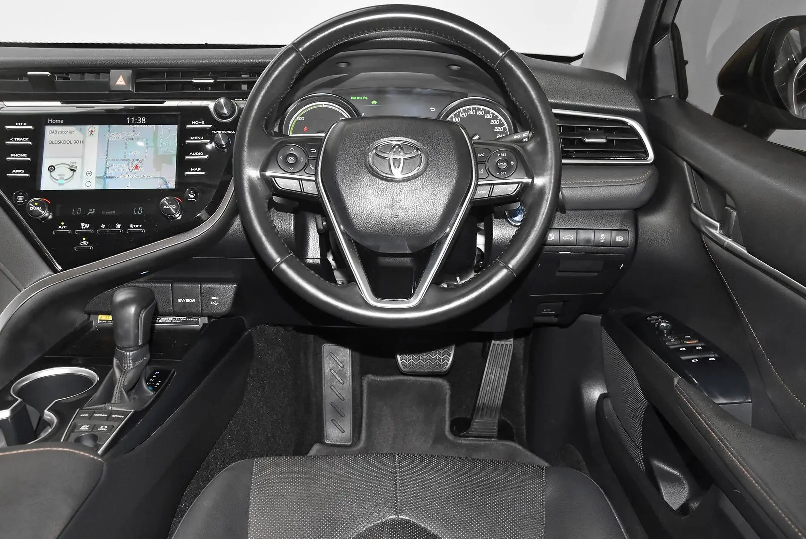 2017 Toyota Camry Gallery Image 14