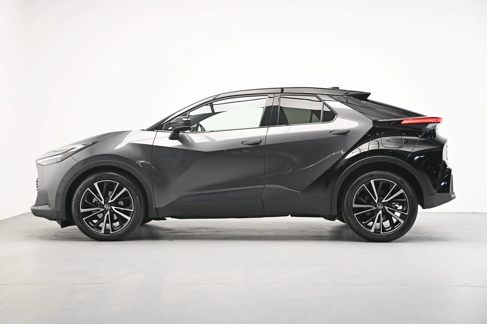 2023 Toyota C-Hr Gallery Image 4